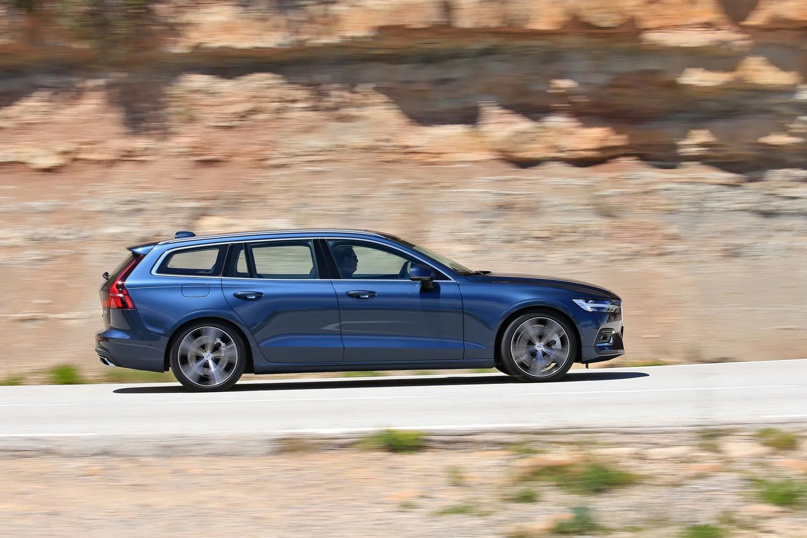 Volvo_V60_2_generation__Estate_5-door__11.jpg