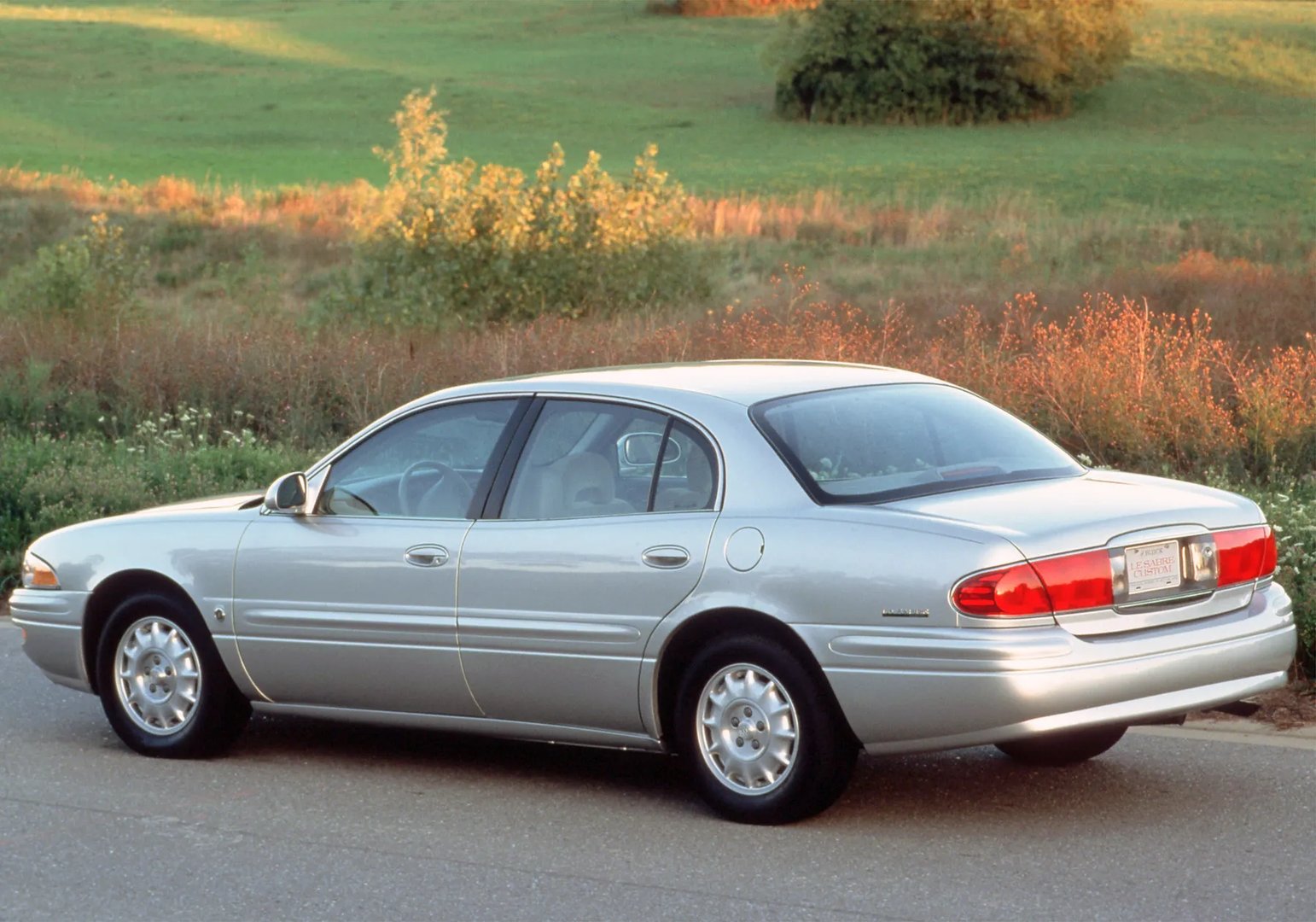 Buick_LeSabre_8_generation__Sedan__6.jpg