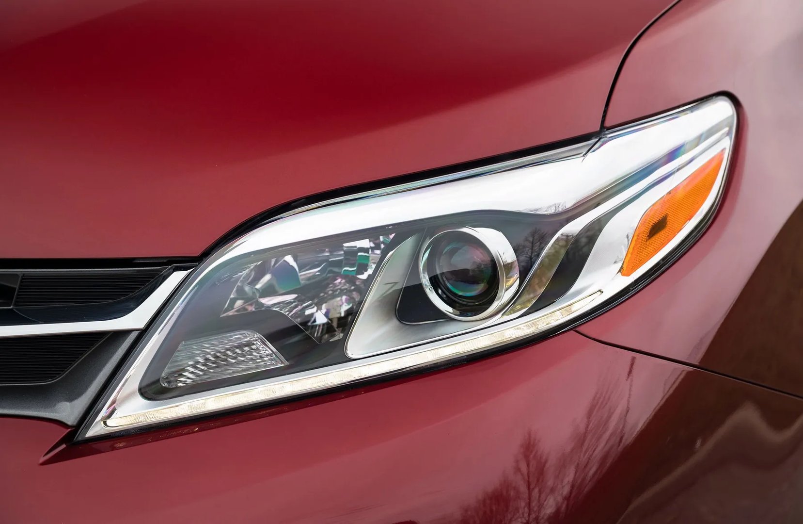 Toyota_Sienna_3_generation_restyling_2__Minivan__8.jpg