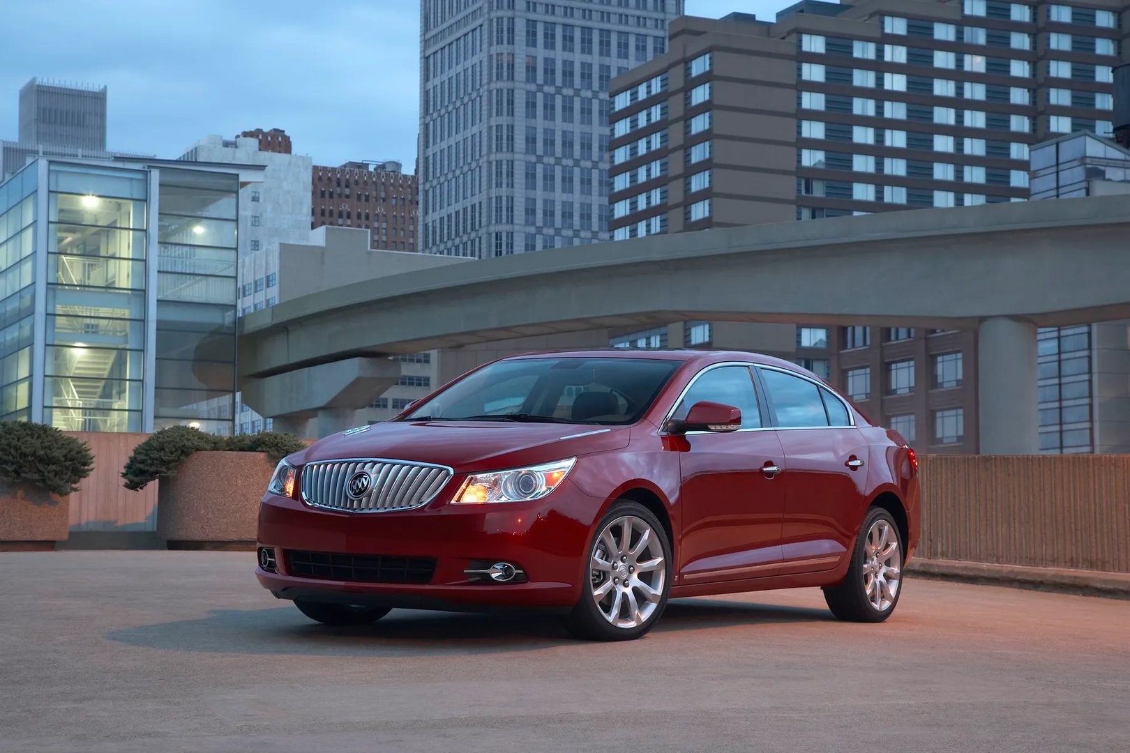 Buick_LaCrosse_2_generation__Sedan__4.jpg