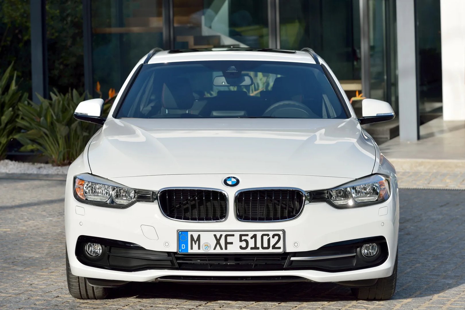 BMW_3_series_6_generation_restyling__Estate_5-door__8.jpg