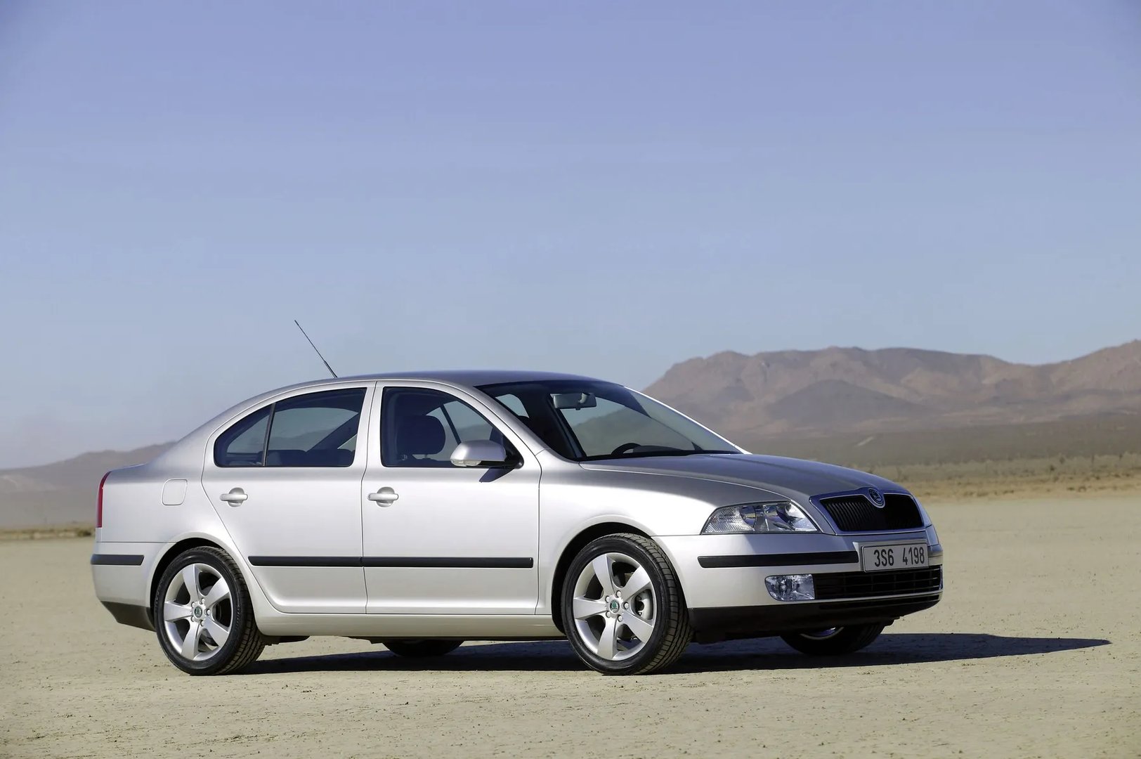 Skoda_Octavia_2_generation__Liftback__4.jpg