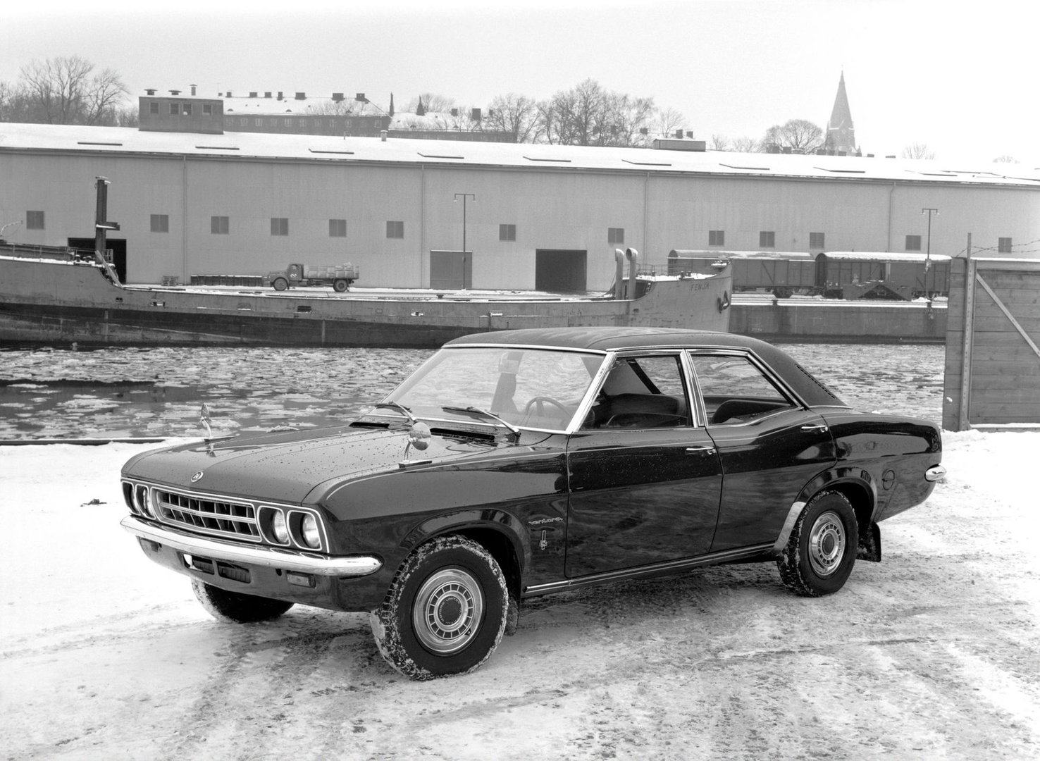 vauxhall_Ventora_1_generation__Sedan__1.jpg