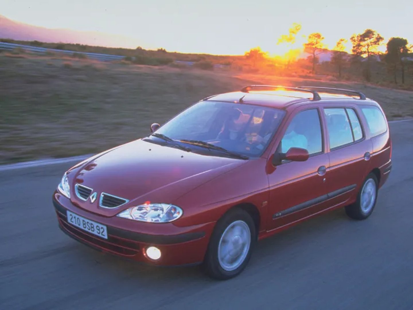 Renault_Megane_1_generation_restyling__Estate_5-door__2.jpg
