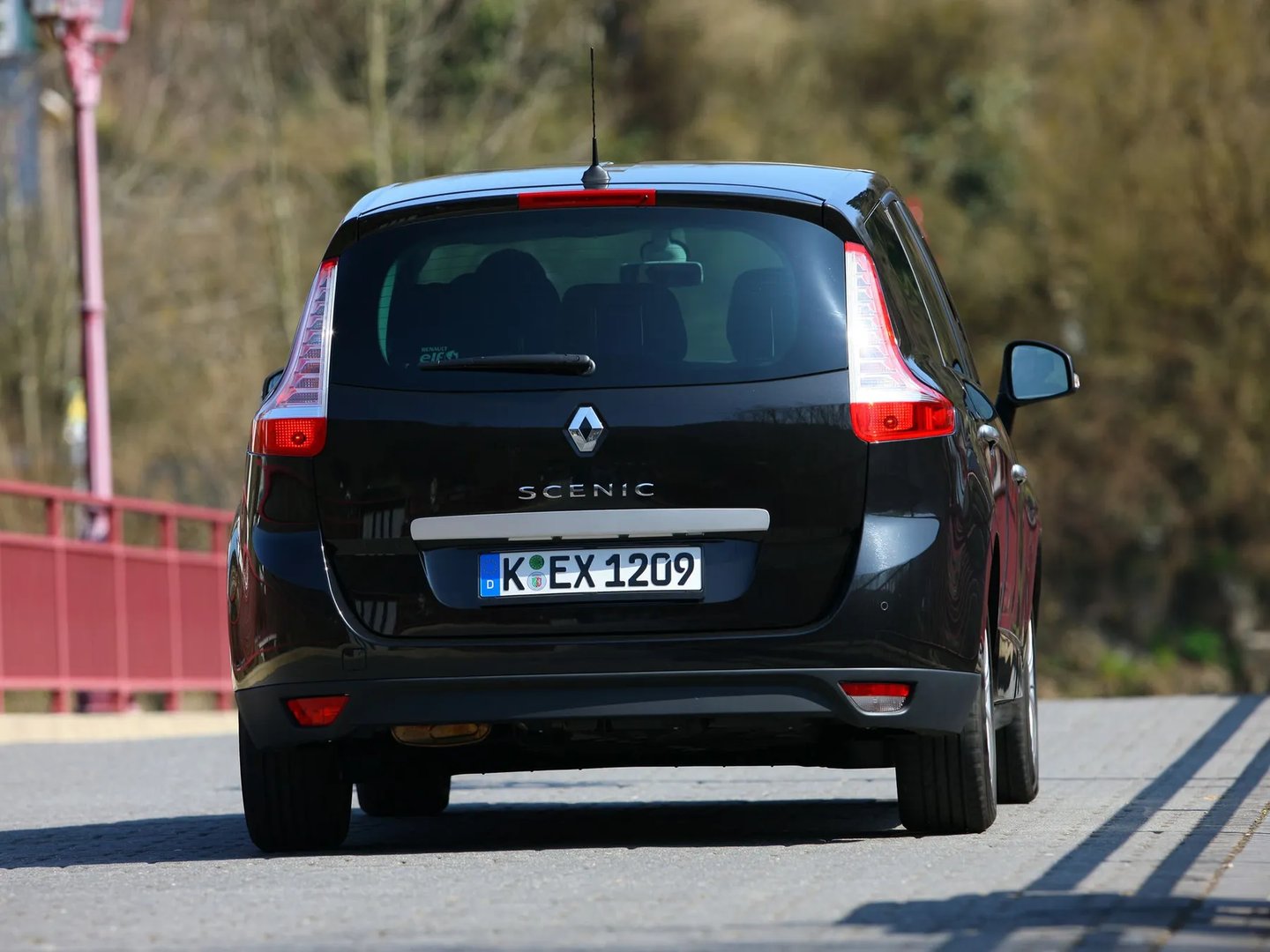 Renault_Grand_Scenic_3_generation__Compact_Van__13.jpg