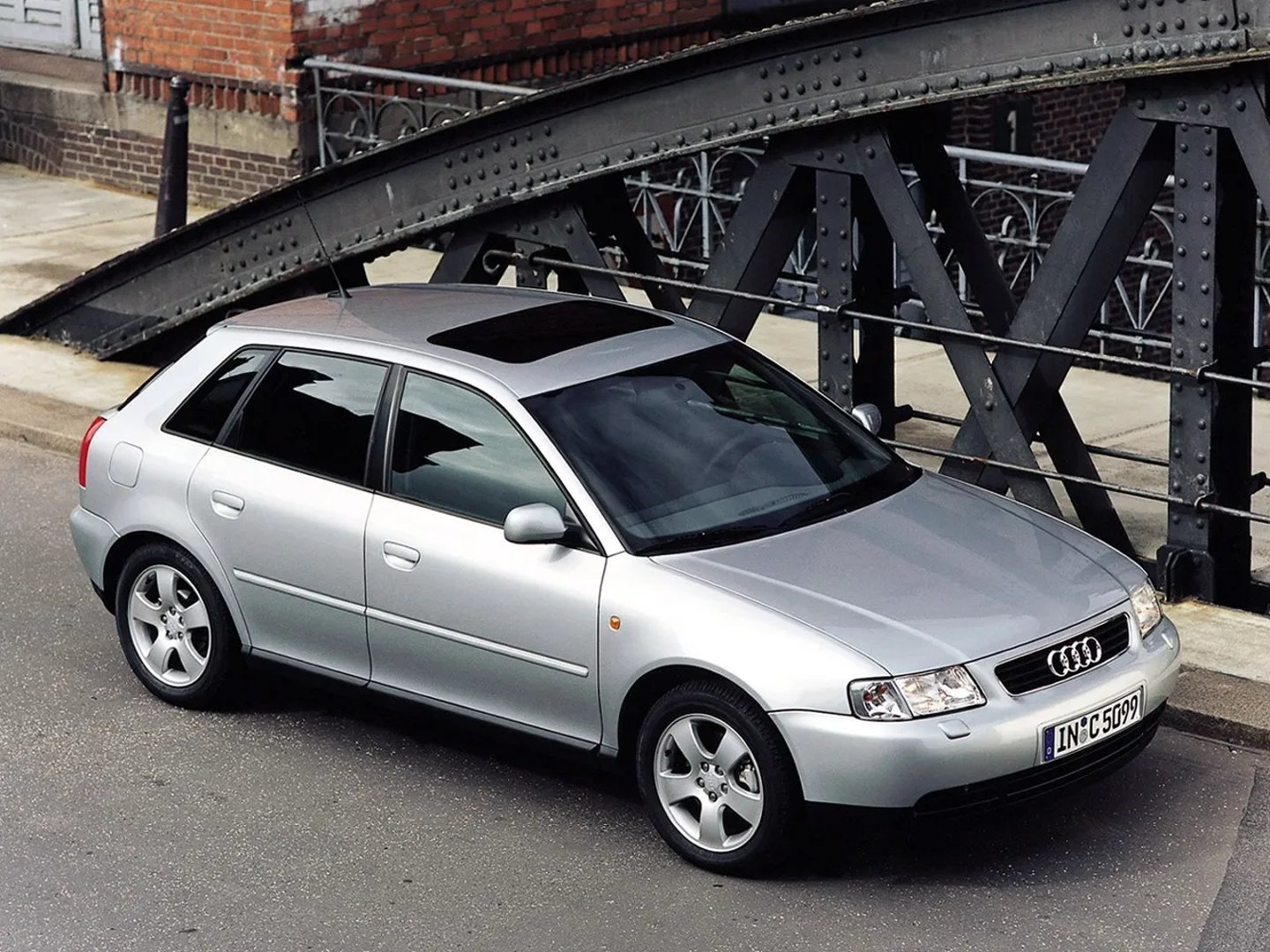 Audi_A3_1_generation__Hatchback_5-door__1.jpg