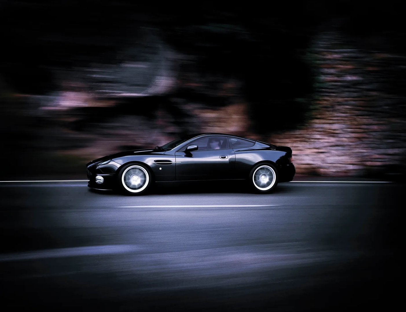 Aston Martin_Vanquish_1_generation__Coupe__7.jpg