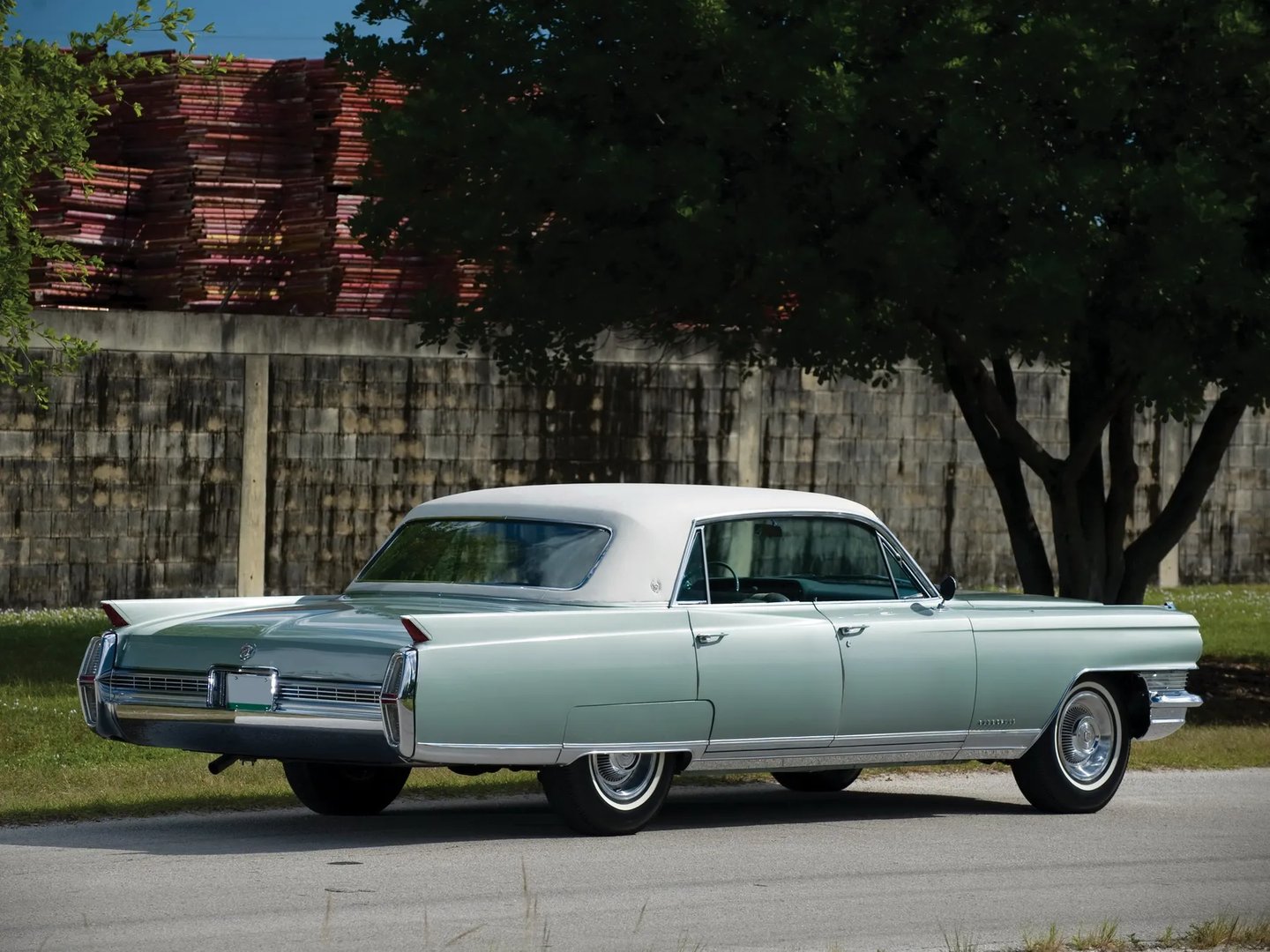 Cadillac_Sixty_Special_8_generation__Sedan_Hardtop__1.jpg