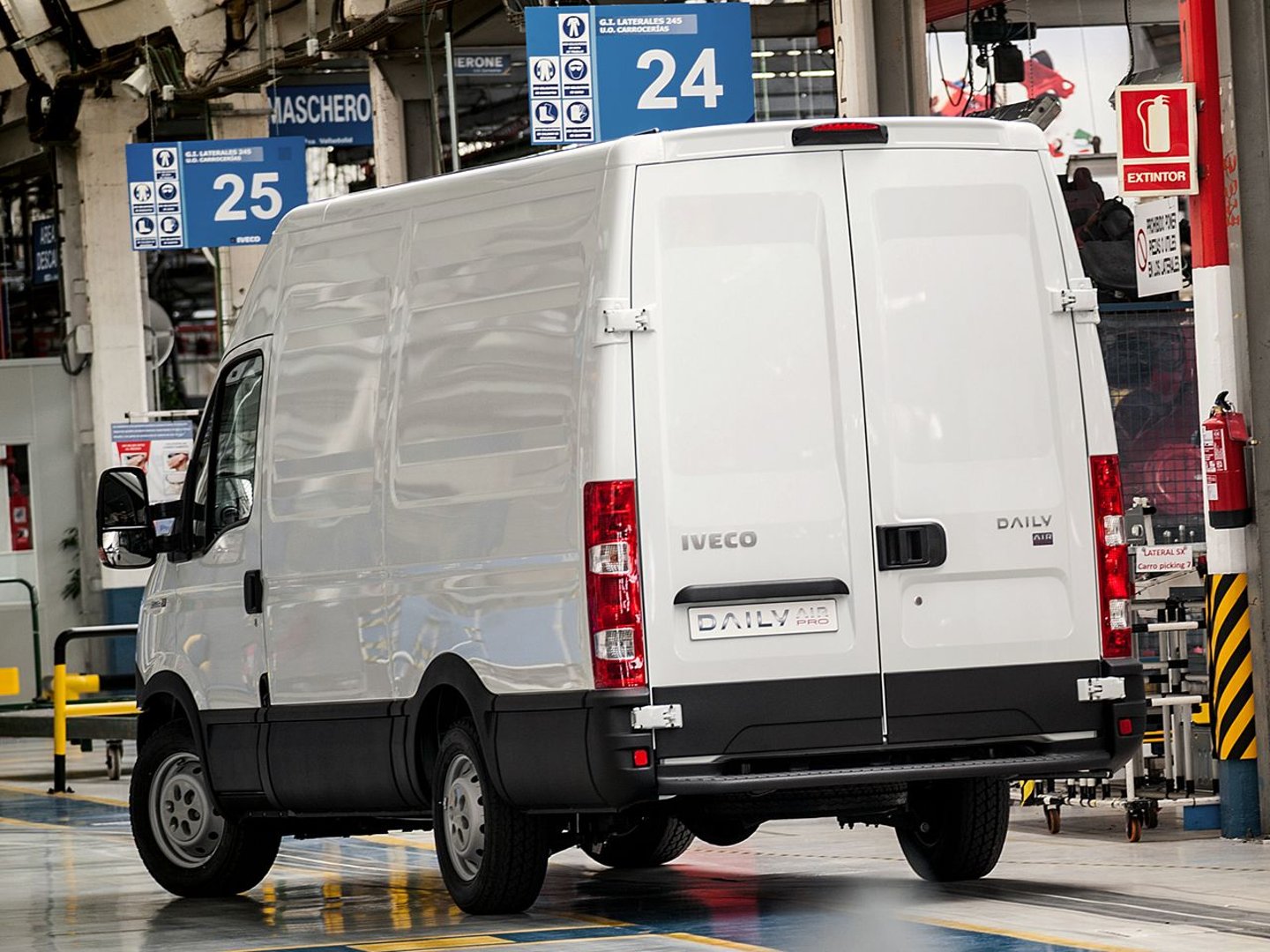 iveco_Daily_2_generation_restyling_2__Van_Long__23.jpg