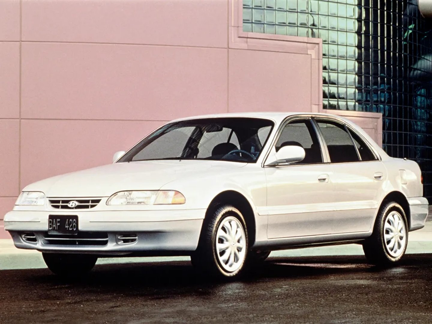 Hyundai_Sonata_3_generation__Sedan__3.jpg