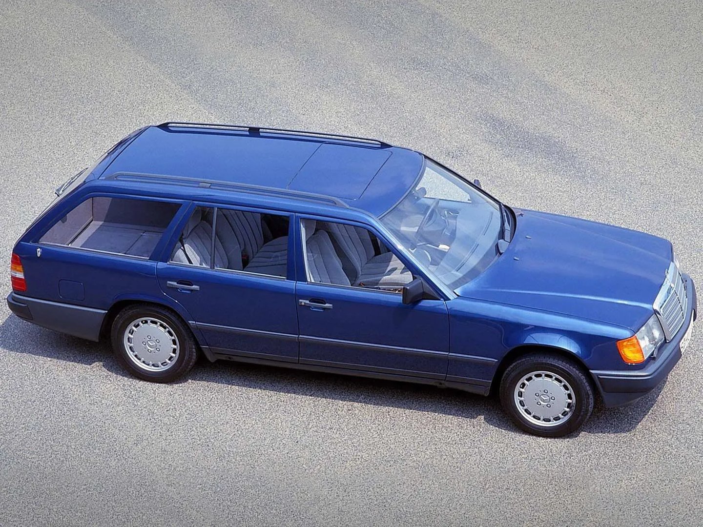 Mercedes_E-Class_1_generation__Estate_5-door__9.jpg