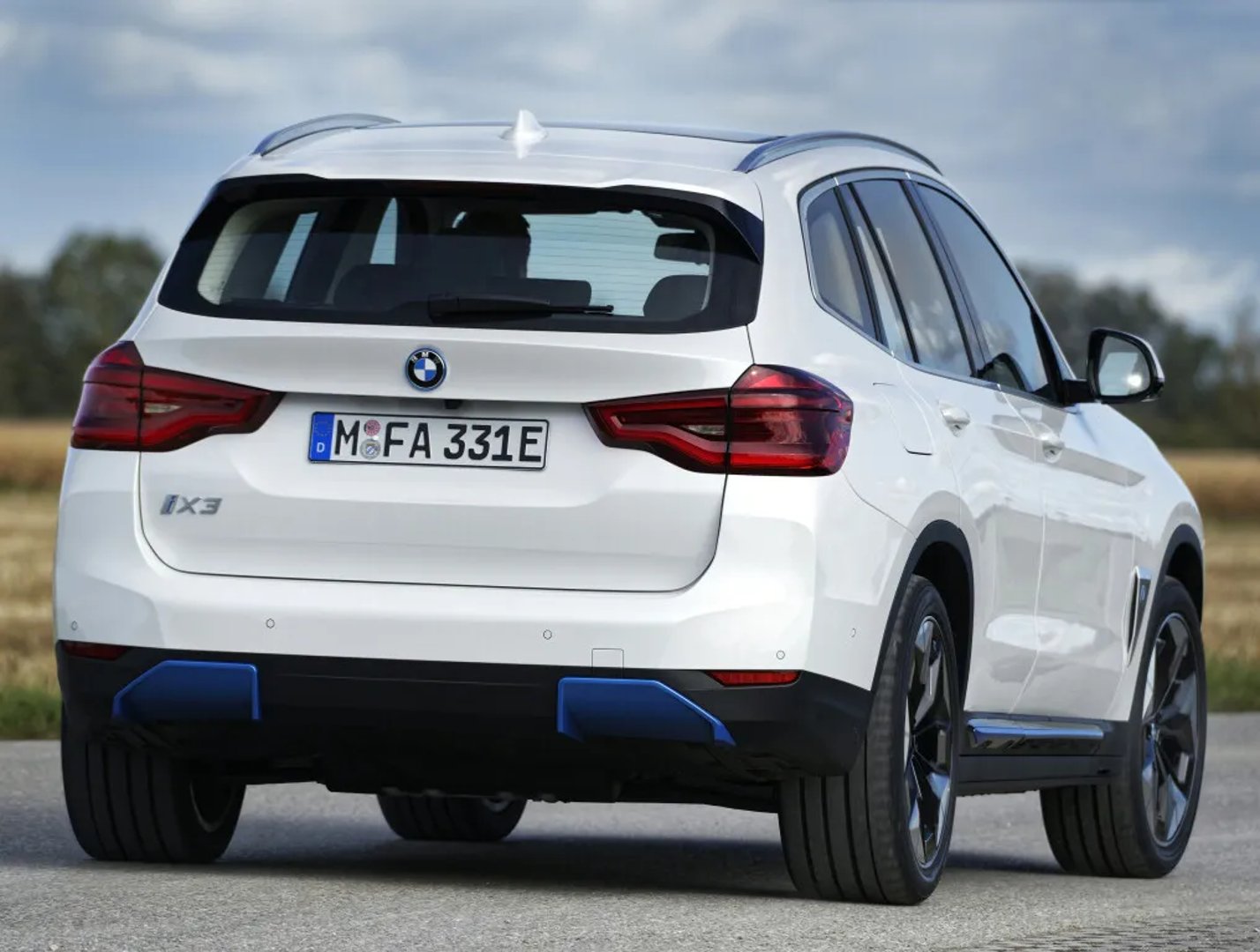 BMW_iX3_1_generation__SUV_5-doors__2.jpg