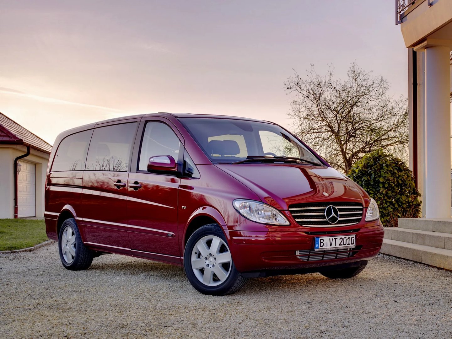 Mercedes_Viano_1_generation__Minivan__6.jpg