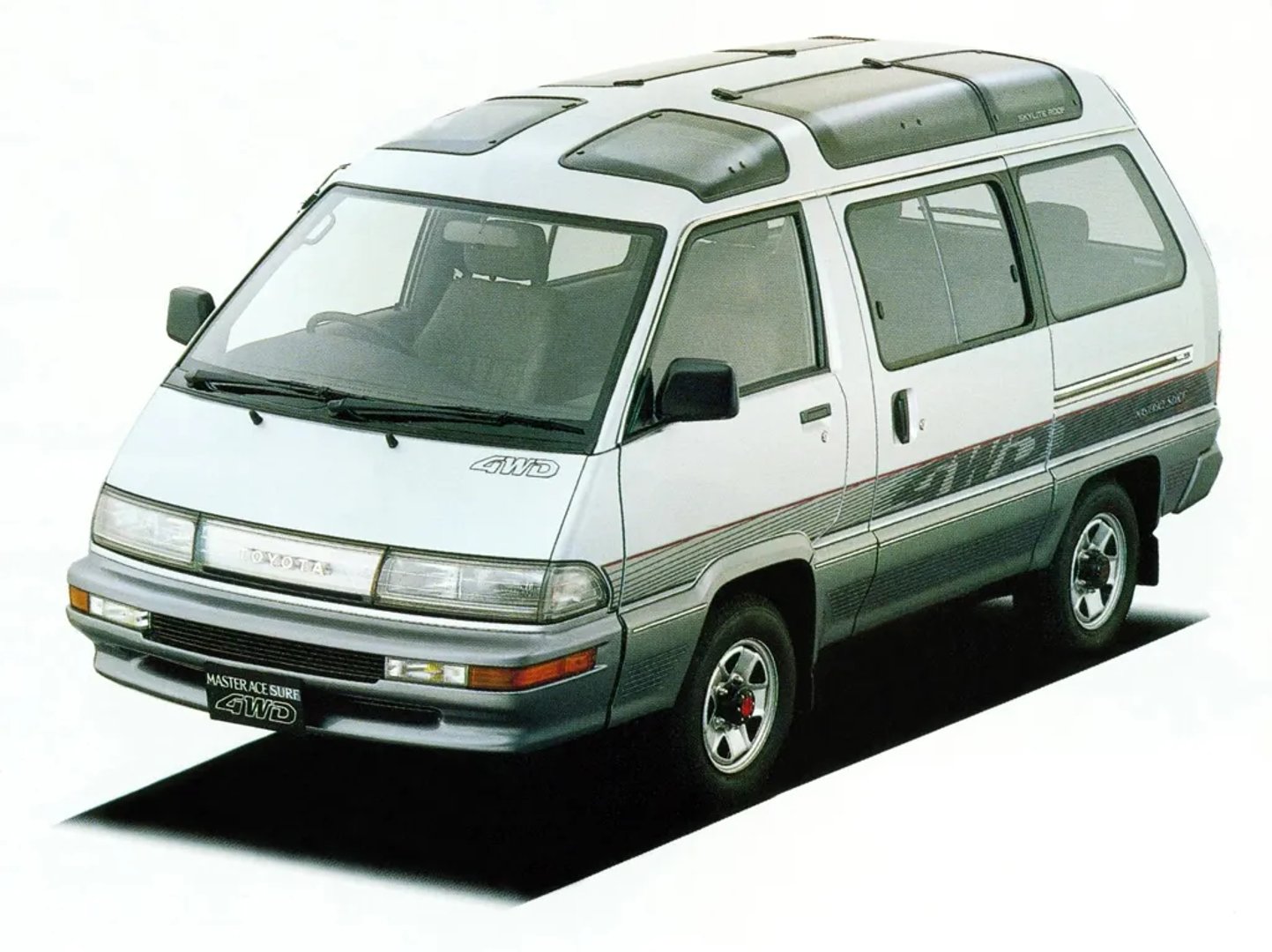 Toyota_MasterAce_Surf_1_generation__Minivan__1.jpg