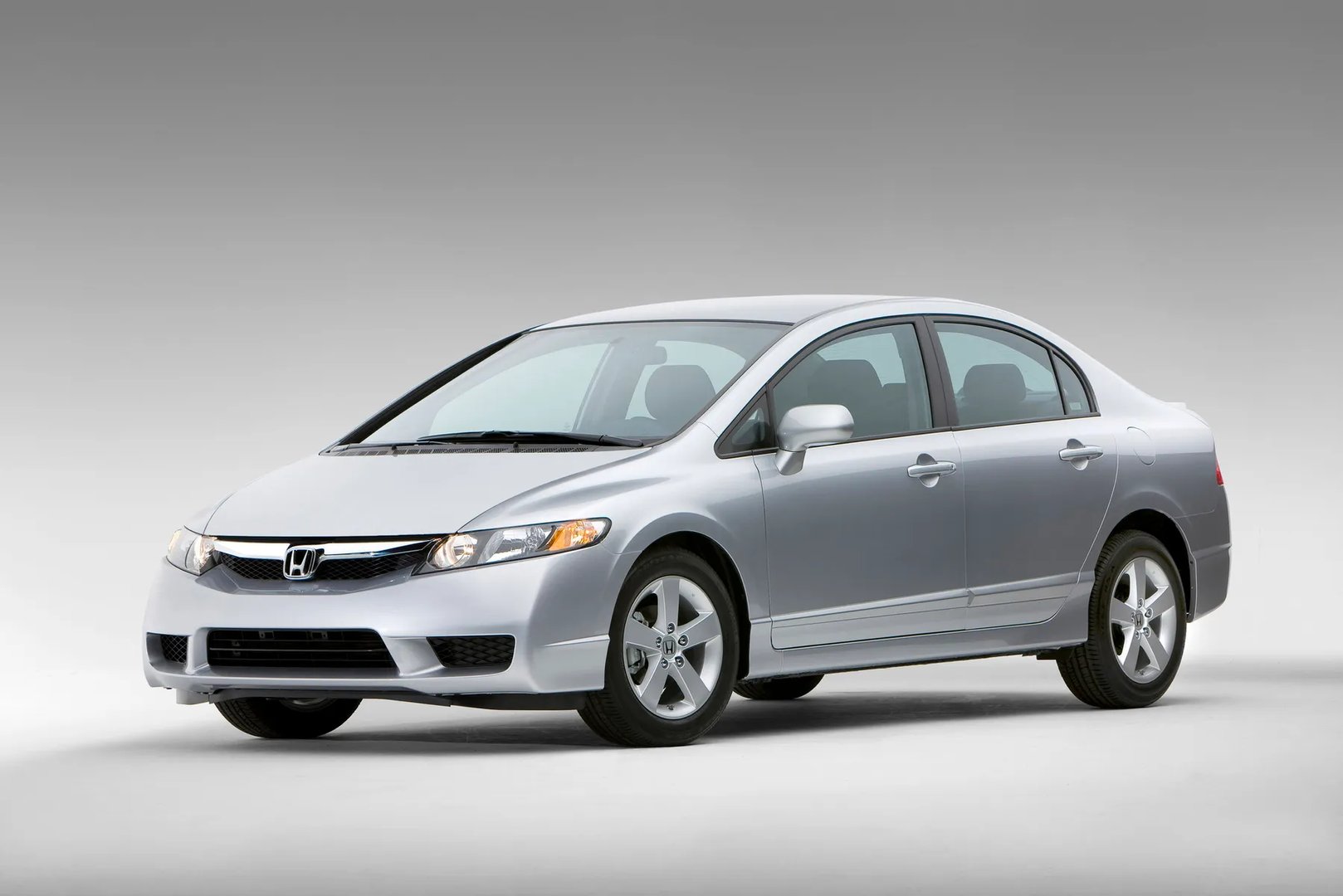 Honda_Civic_(USA)_8_generation_restyling__Sedan__1.jpg