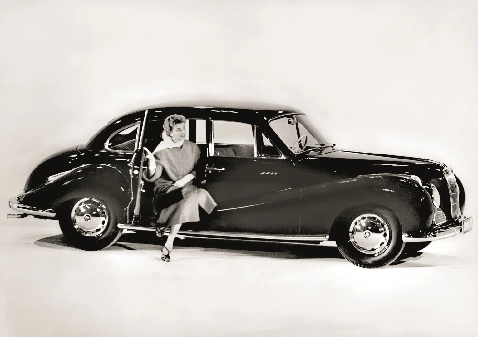BMW_501_1_generation__Sedan__2.jpg