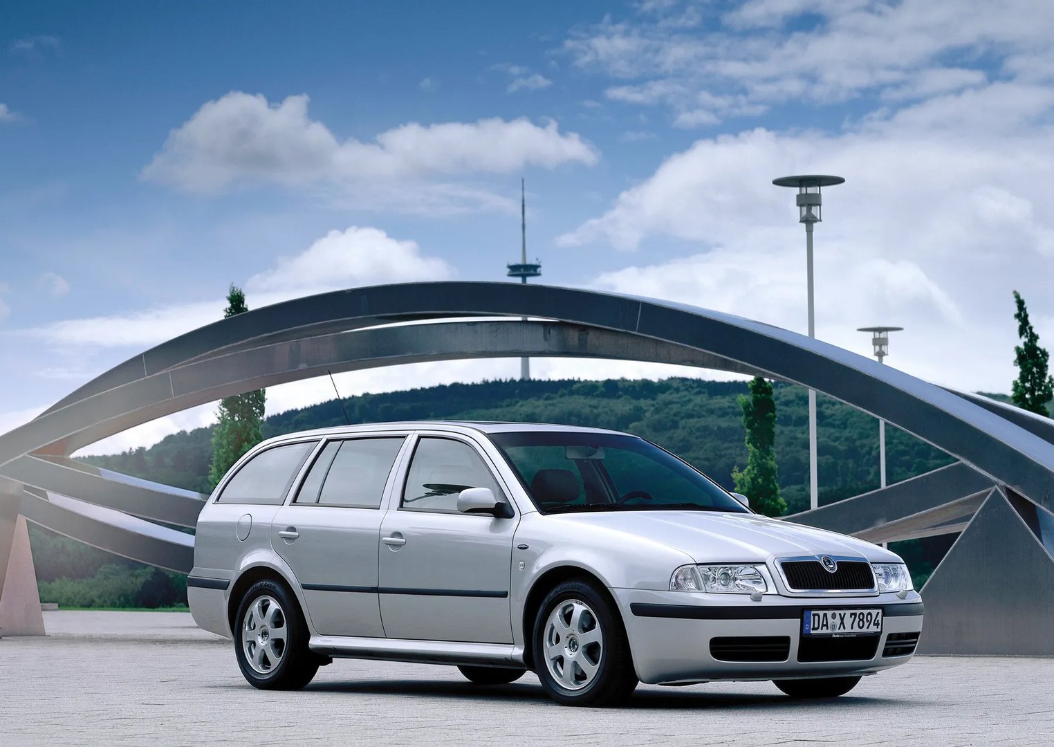 Skoda_Octavia_1_generation_restyling__Estate_5-door__3.jpg