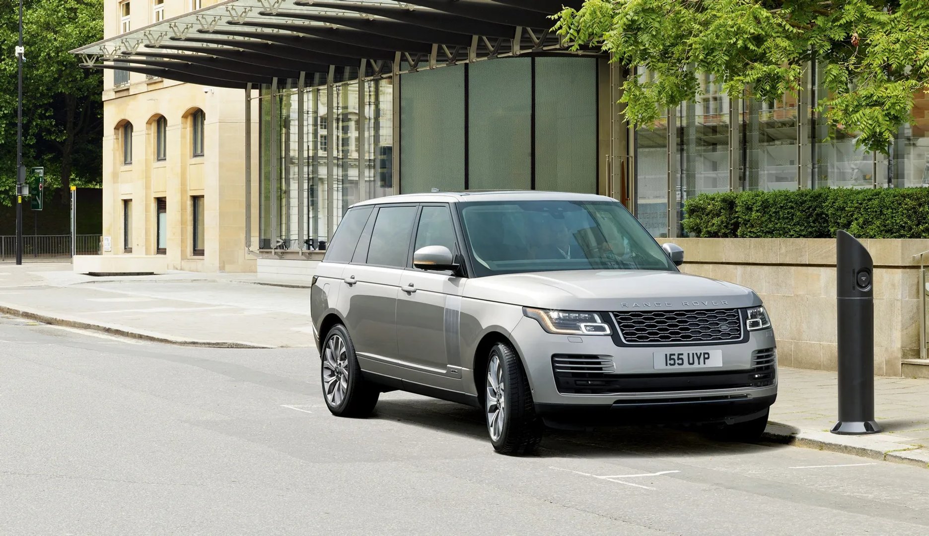 Land Rover_Range_Rover_4_generation_restyling__SUV_Long__3.jpg