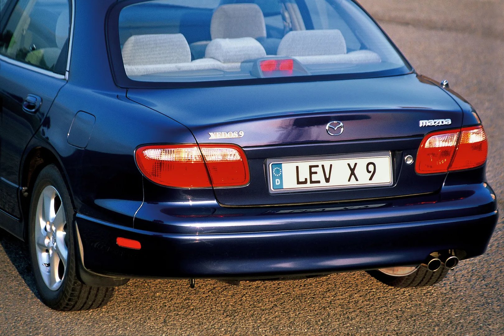 Mazda_Xedos_9_1_generation_restyling__Sedan__8.jpg