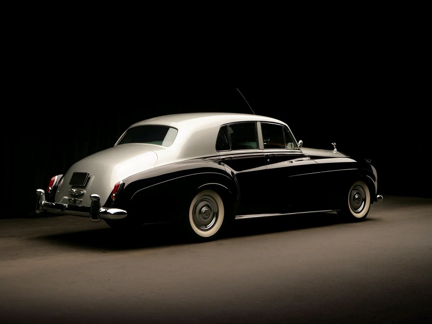Rolls-Royce_Silver_Cloud_2_generation__Sedan__1.jpg
