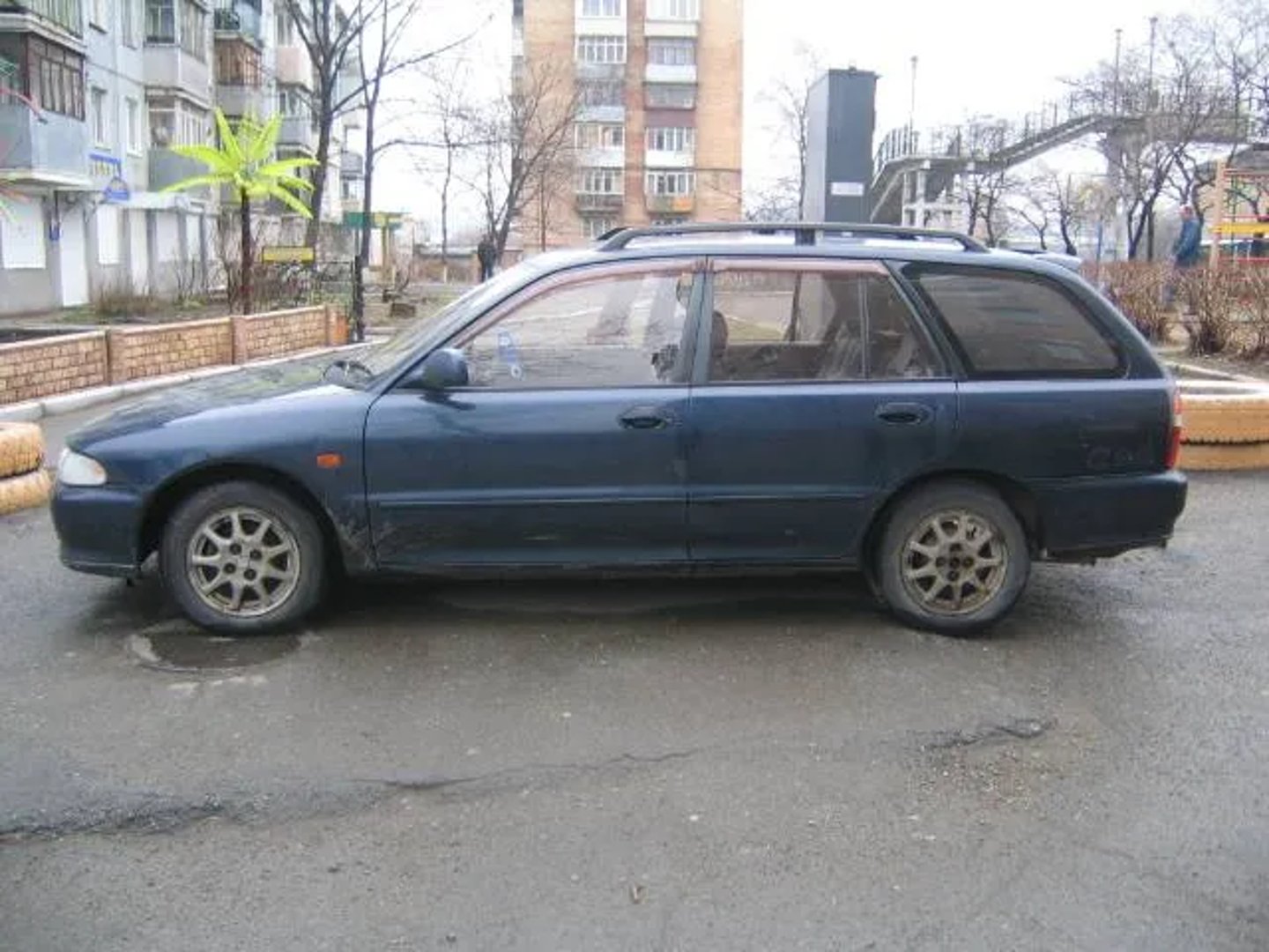 Mitsubishi_Libero_1_generation__Estate_5-door__3.jpg