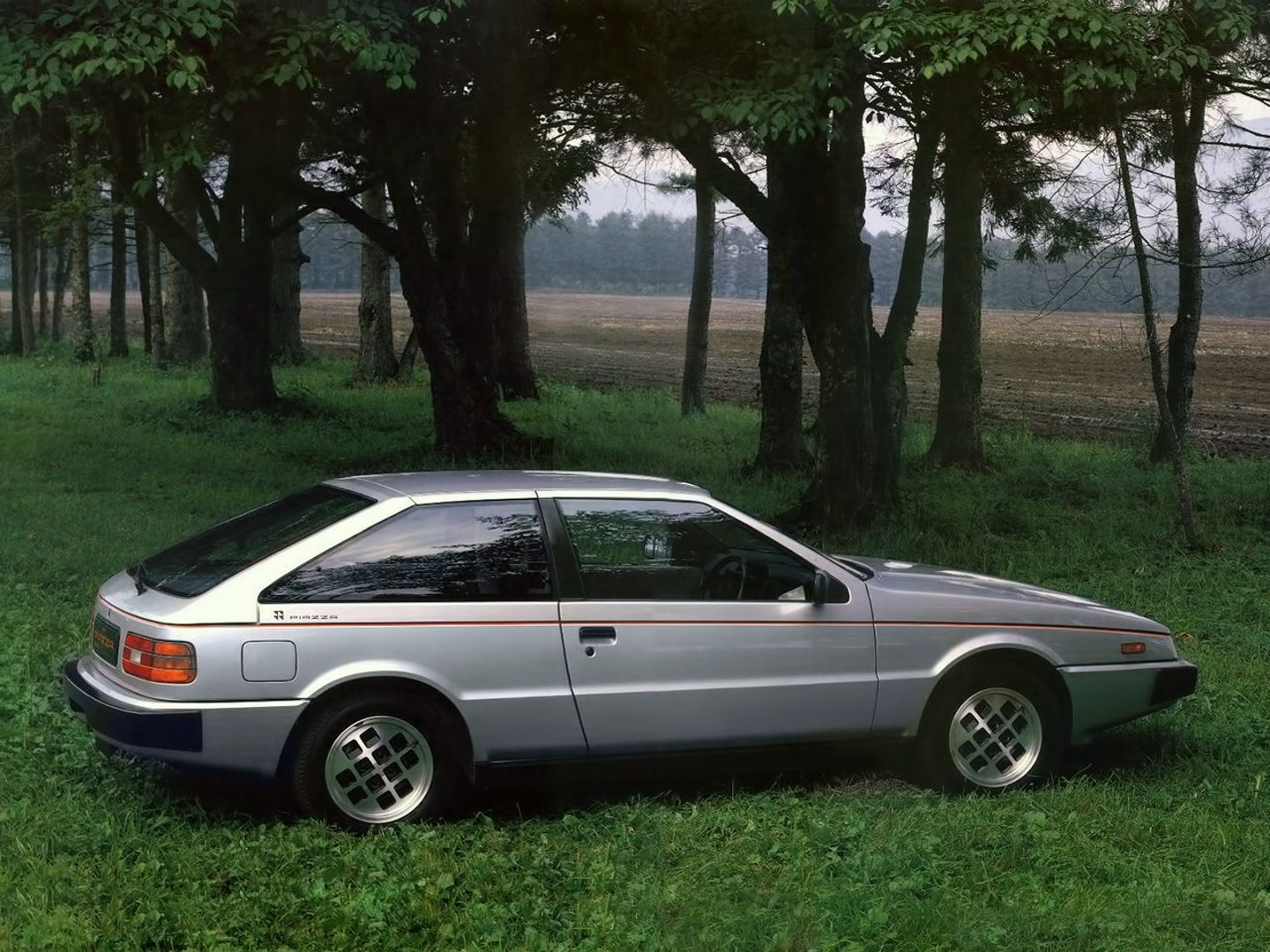 isuzu_Piazza_1_generation__Hatchback_3-door__5.jpg