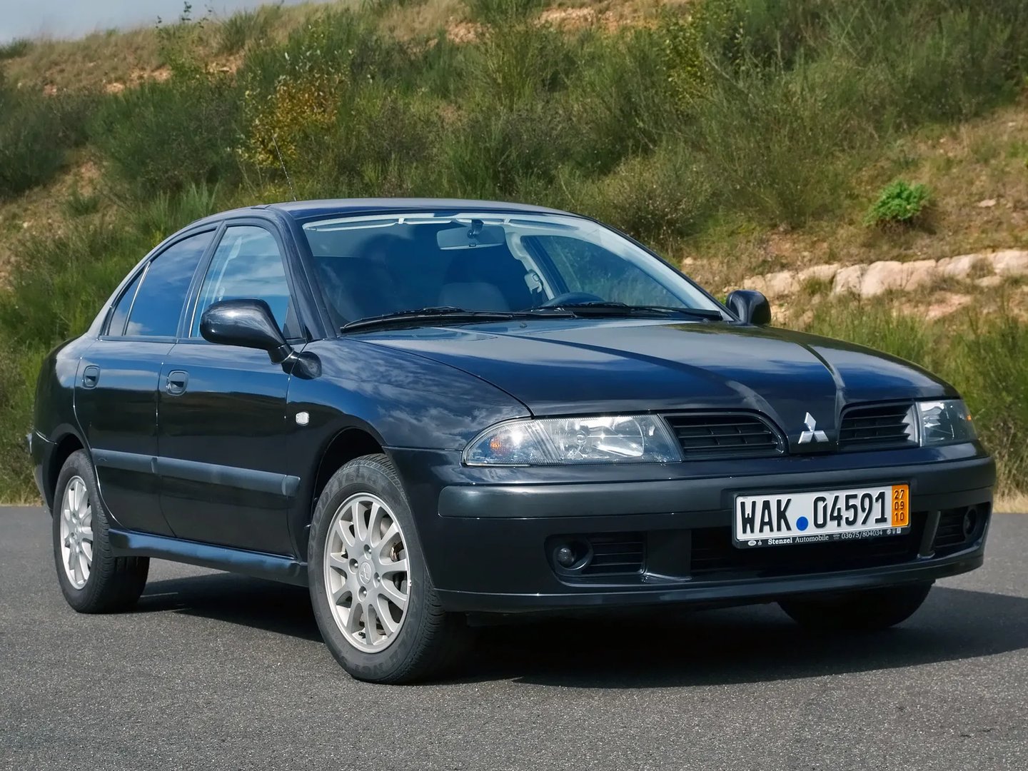 Mitsubishi_Carisma_1_generation_restyling__Hatchback_5-door__1.jpg