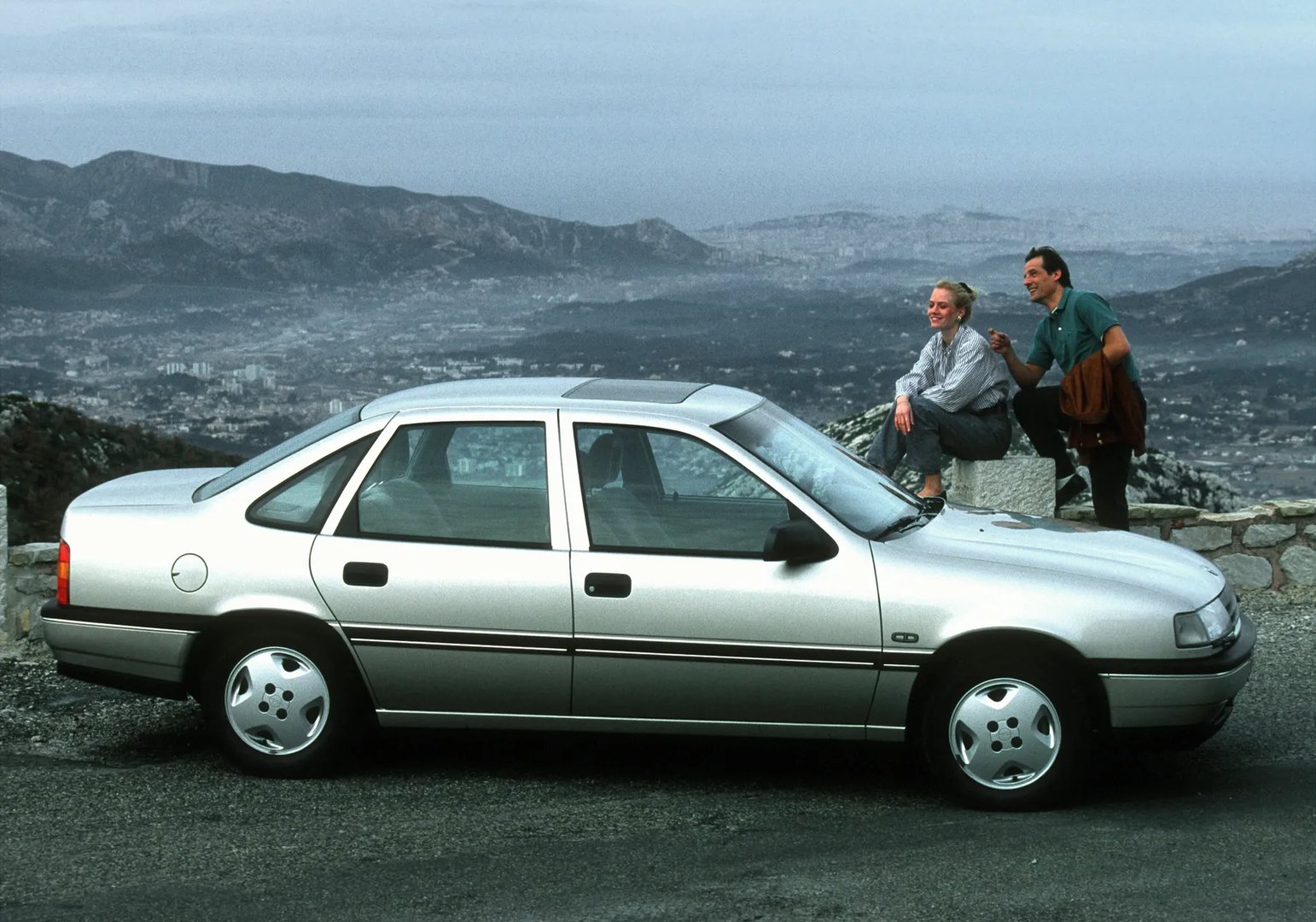 Opel_Vectra_1_generation__Sedan__3.jpg
