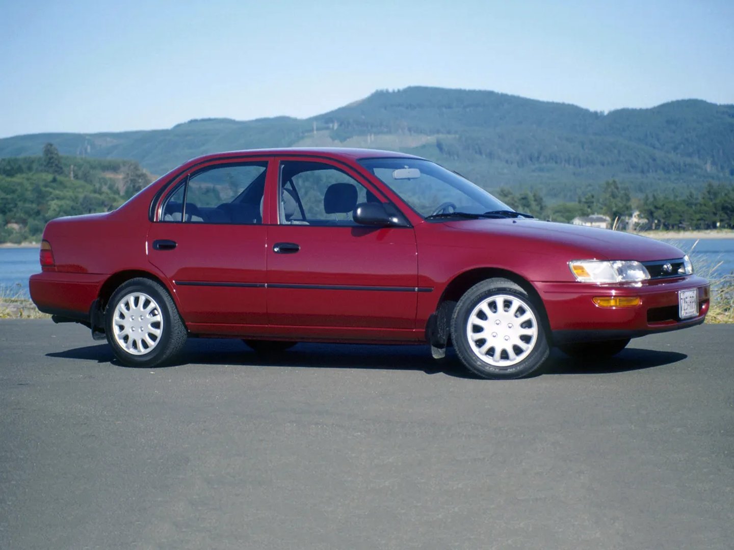 Toyota_Corolla_7_generation__Sedan__5.jpg