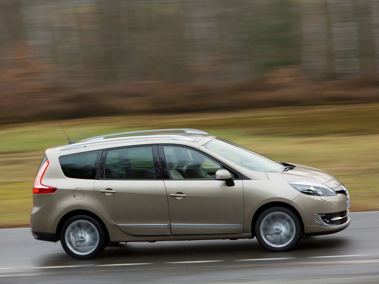 Renault_Grand_Scenic_3_generation_restyling_2__Compact_Van__8.jpg