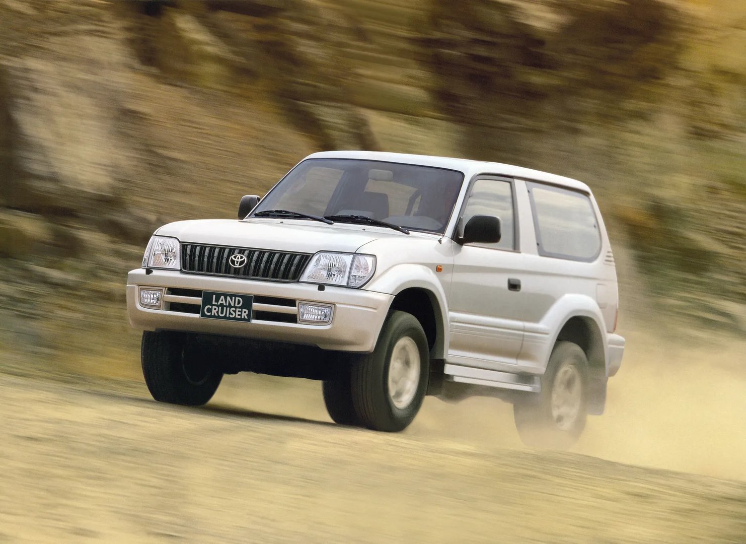 Toyota_Land_Cruiser_2_generation_restyling__SUV_3-doors__3.jpg