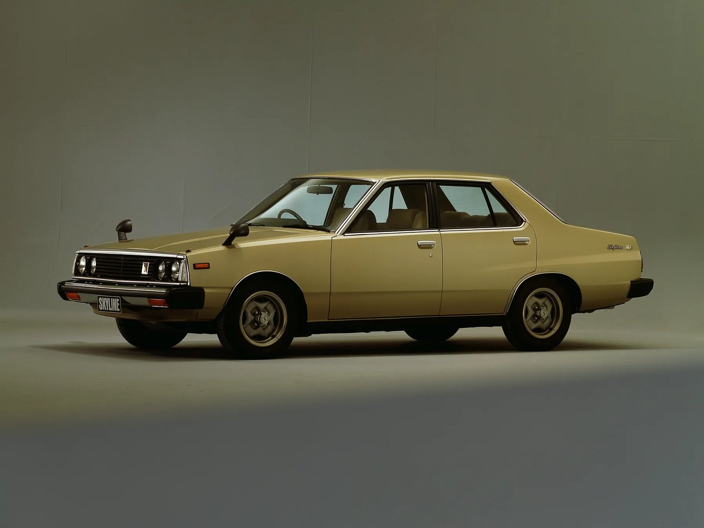 Nissan_Skyline_5_generation__Sedan__7.jpg