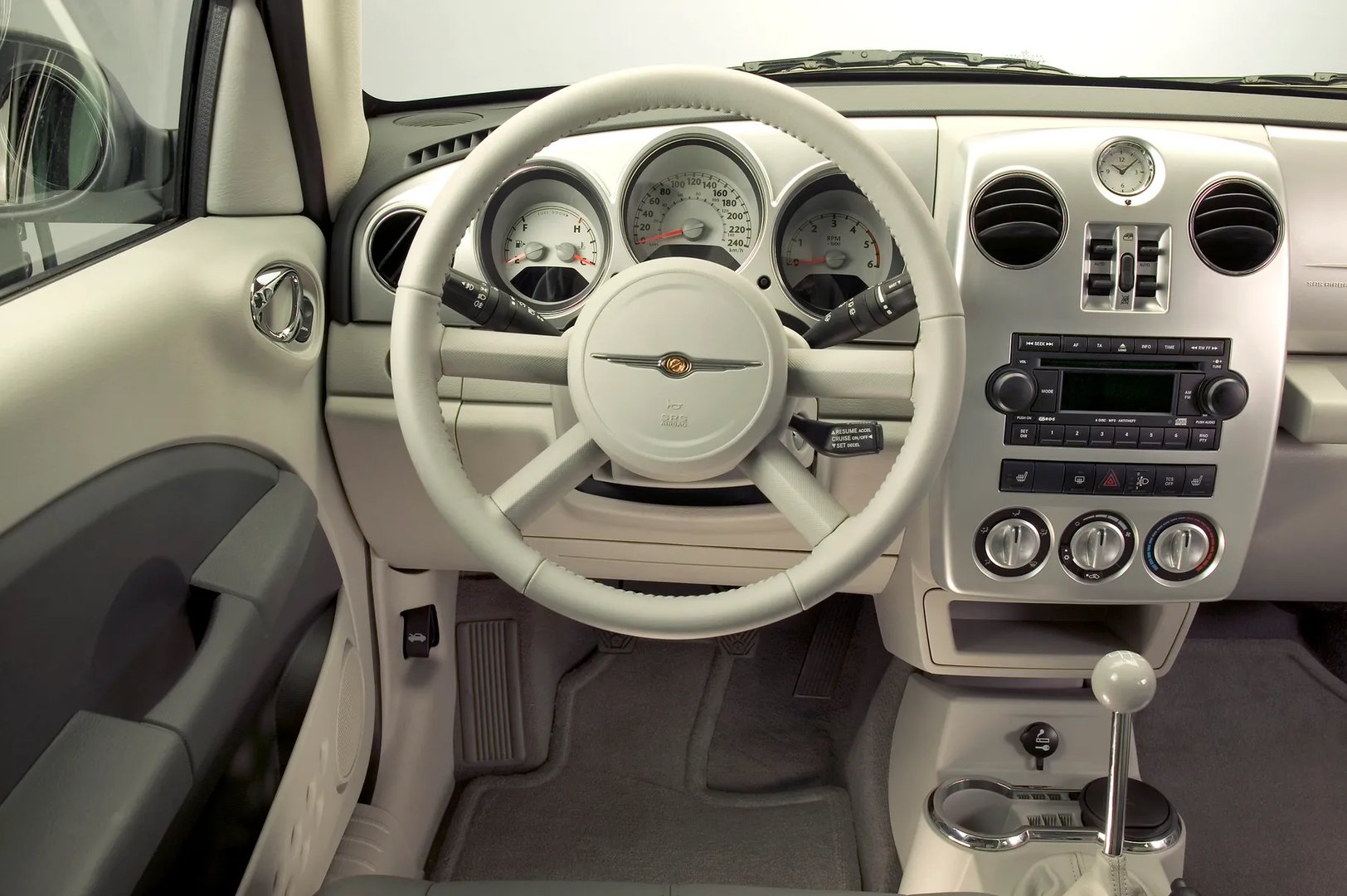Chrysler_PT_Cruiser_1_generation__Hatchback_5-door__11.jpg