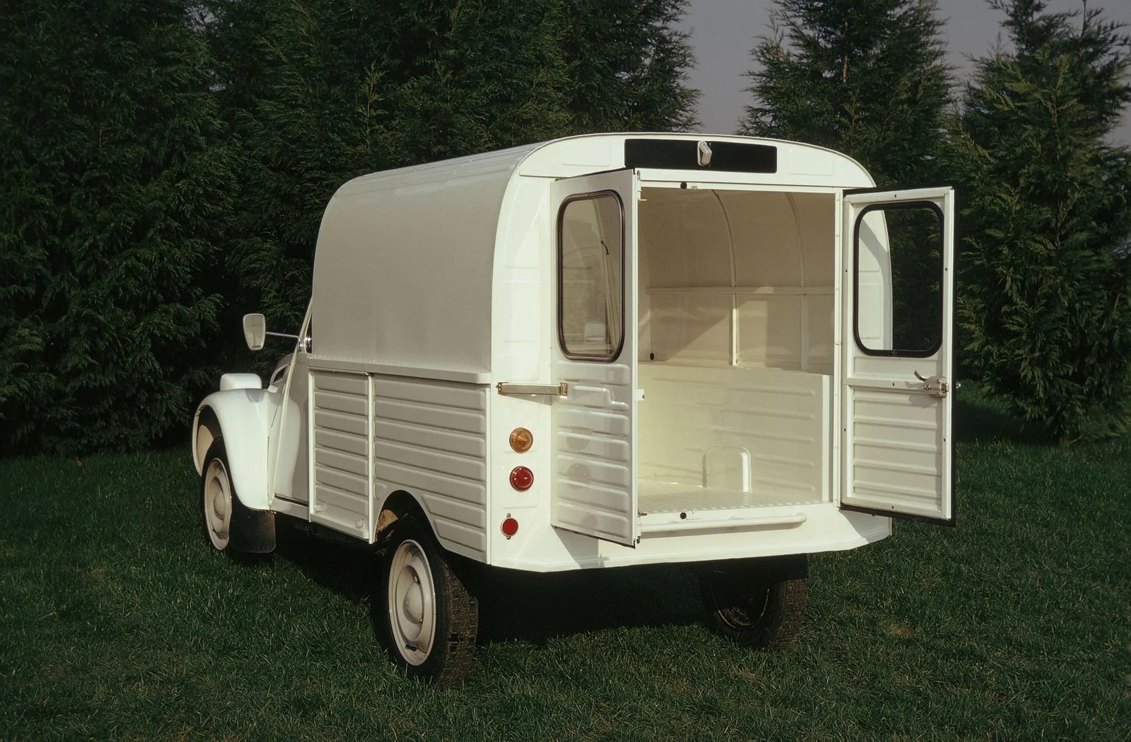 Citroen_2_CV_1_generation__Van__3.jpg