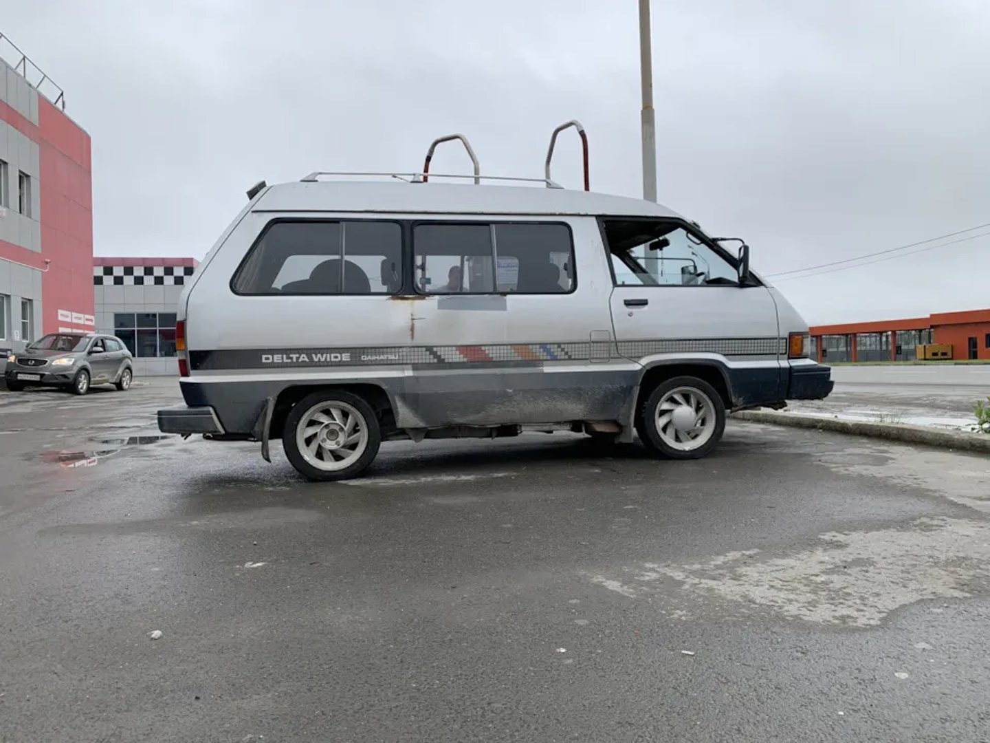 Daihatsu_Delta_Wagon_2_generation__Minivan__2.jpg