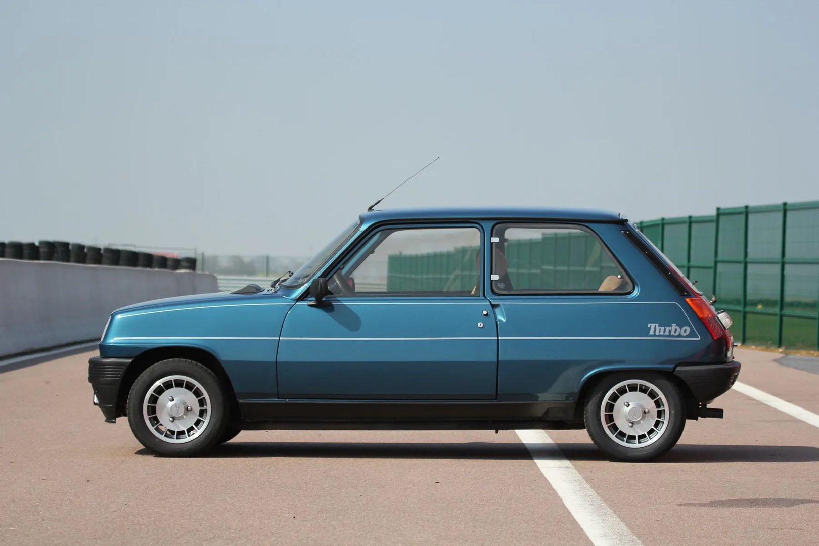 Renault_5_1_generation__Mini_3-doors__2.jpg