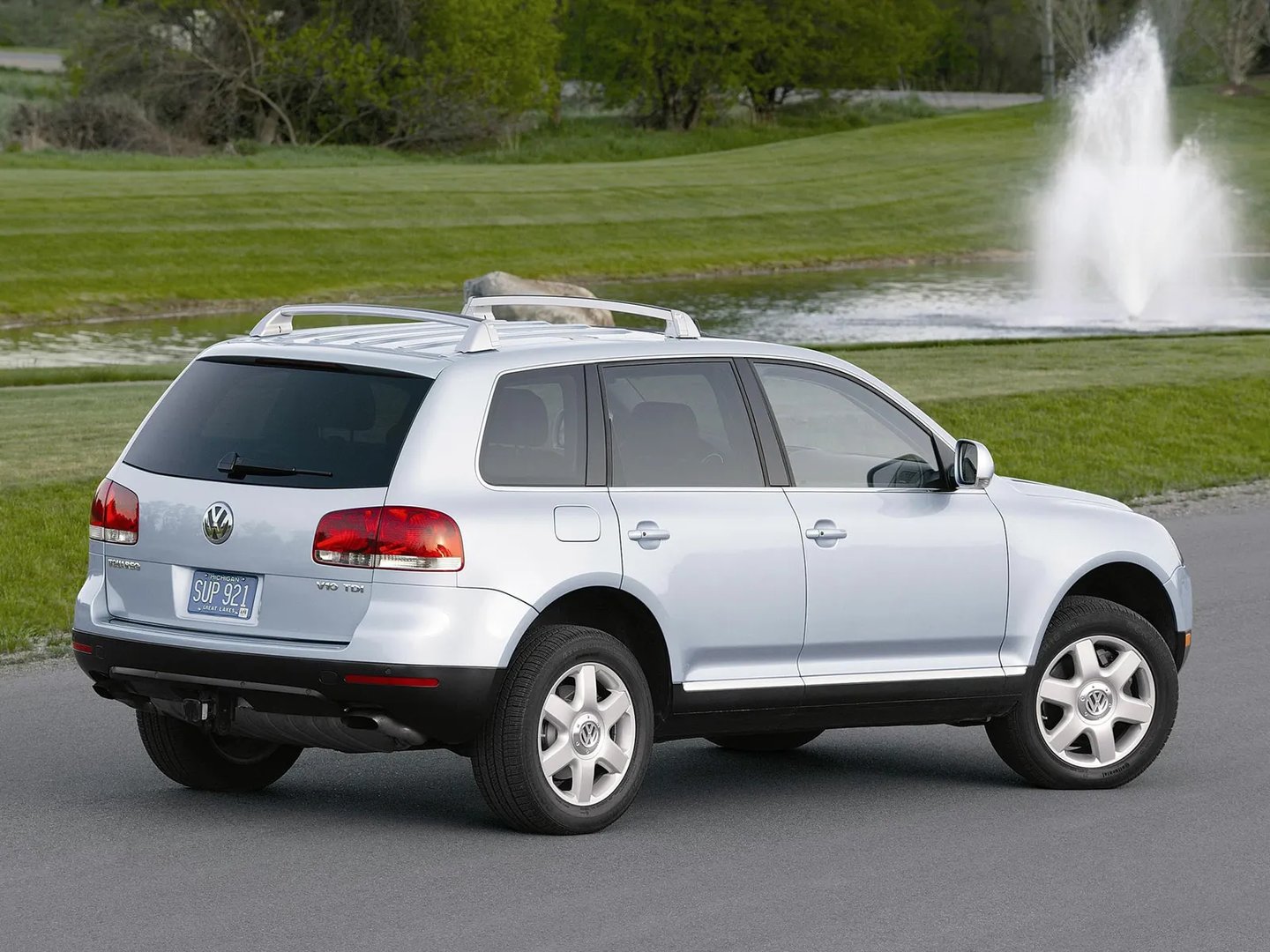 Volkswagen_Touareg_1_generation__SUV_5-doors__2.jpg
