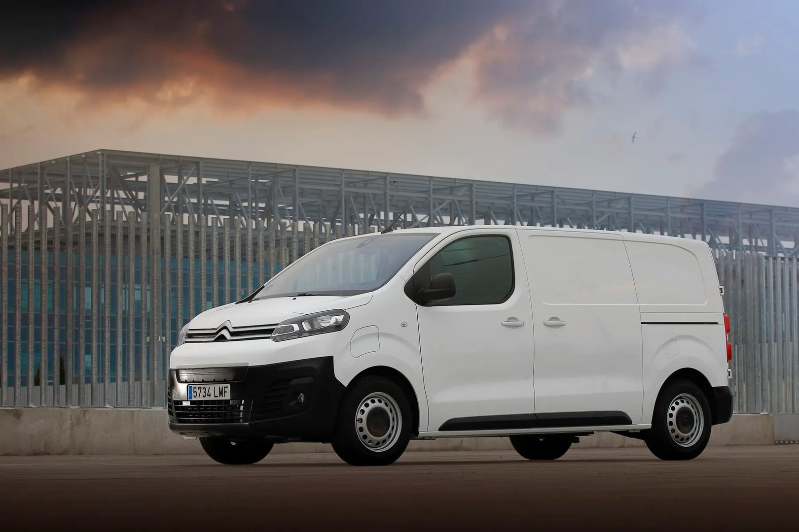 Citroen_Jumpy_3_generation__Van_Short__10.jpg