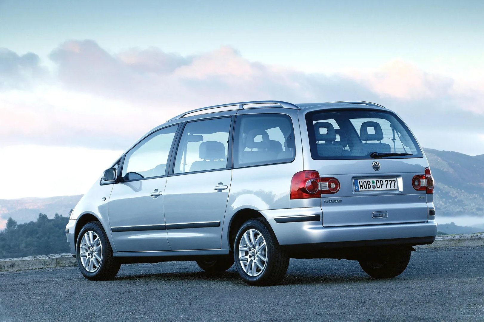 Volkswagen_Sharan_1_generation_restyling_2__Minivan__1.jpg