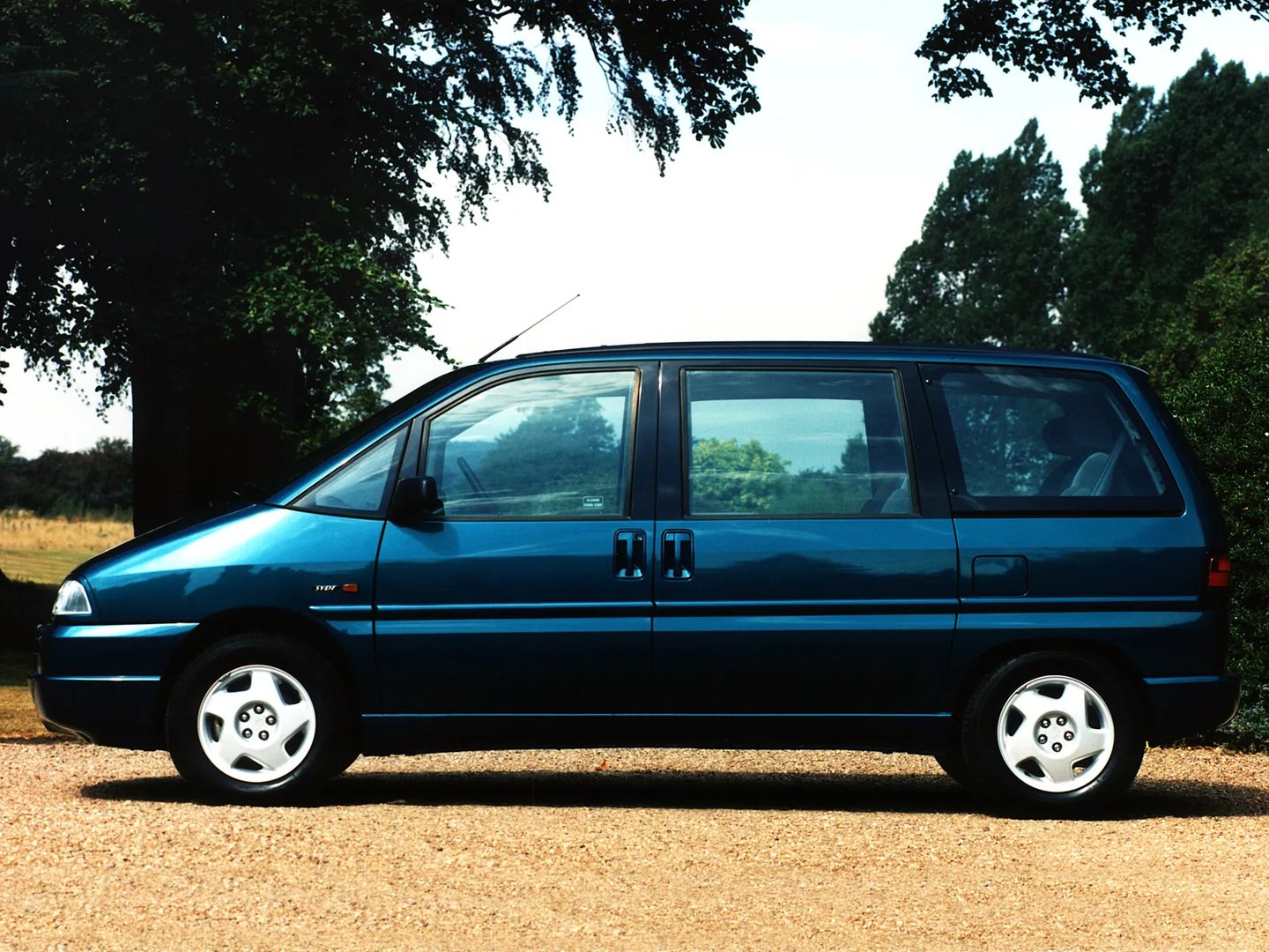 Peugeot_806_1_generation__Compact_Van__1.jpg
