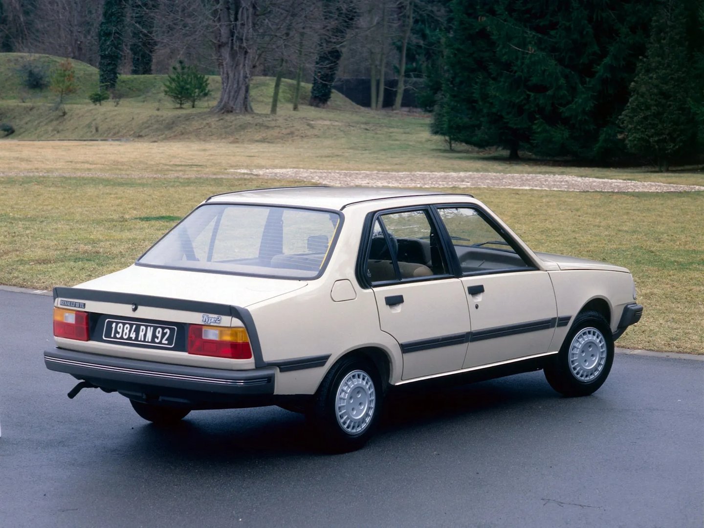 Renault_18_1_generation__Sedan__8.jpg