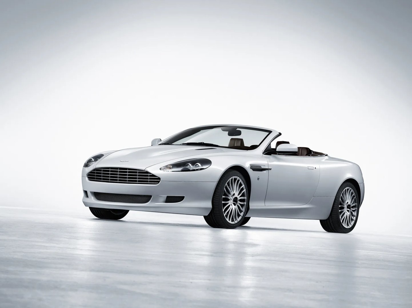 Aston Martin DB9 1 generation, restyling  Cabrio