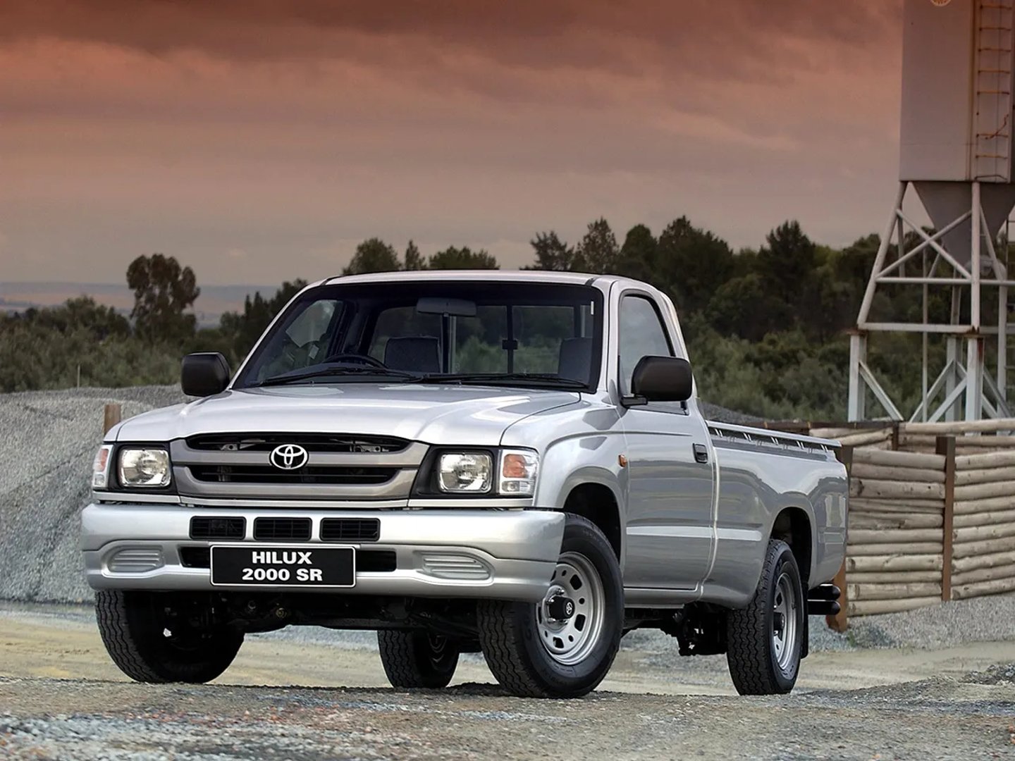 Toyota_Hilux_6_generation_restyling__Pickup_single-cab__3.jpg
