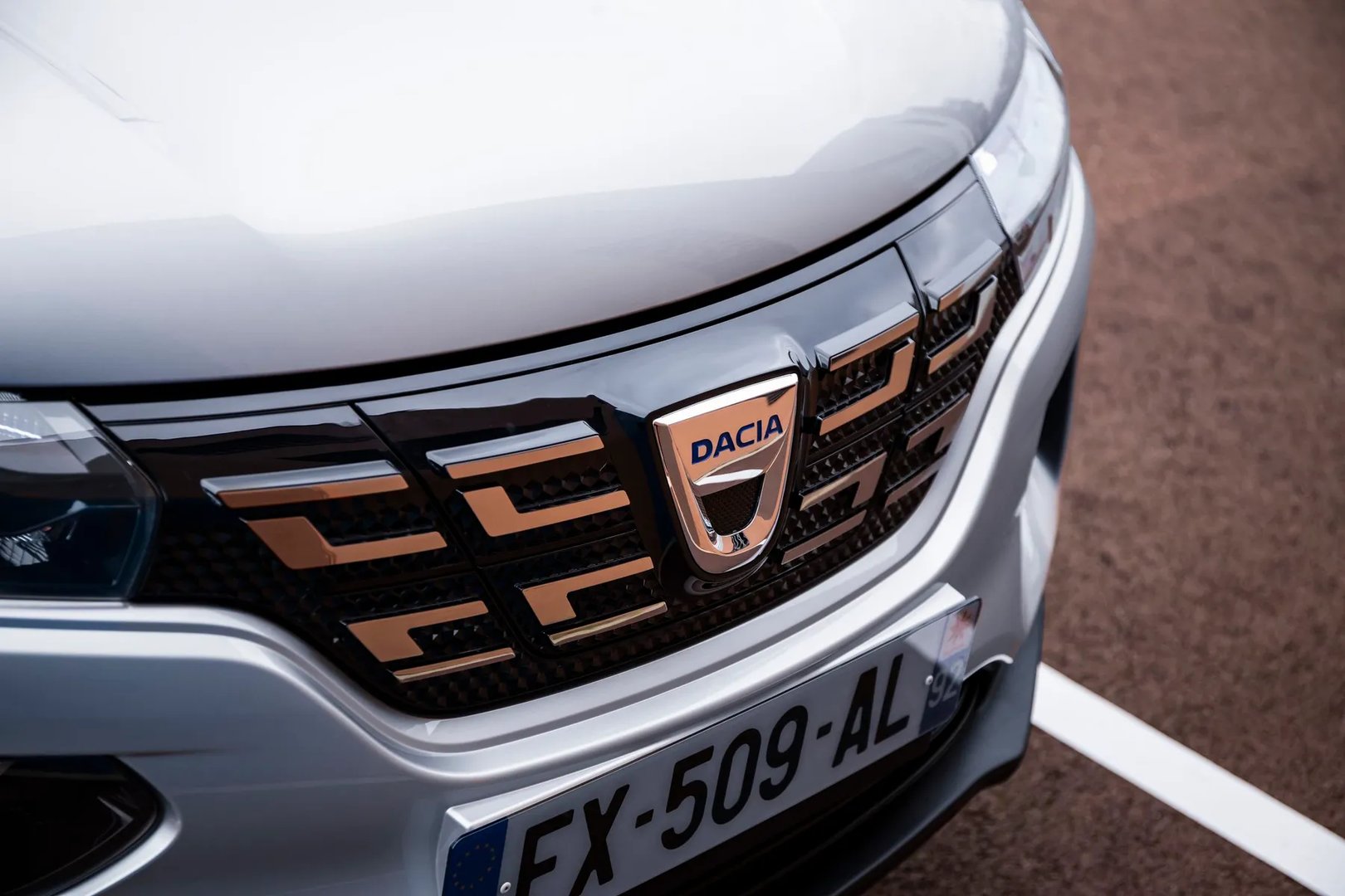 Dacia_Spring_1_generation__SUV_5-doors__6.jpg