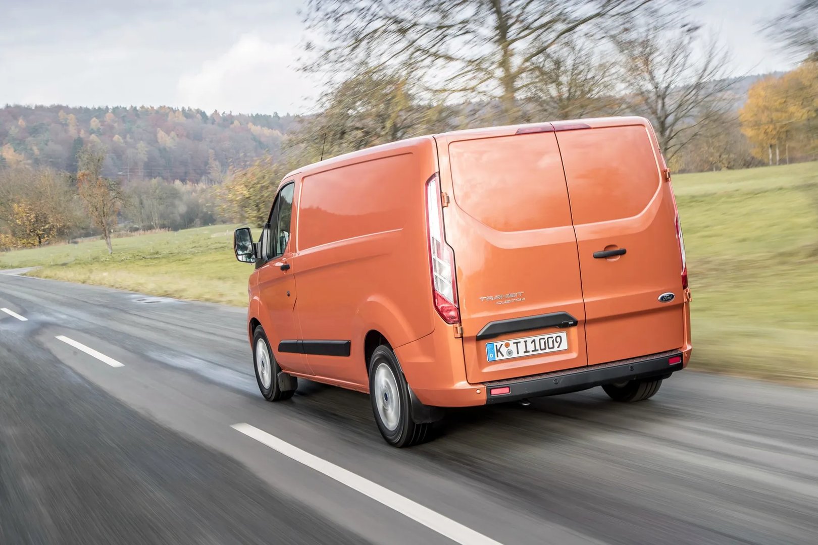 Ford_Transit_Custom_1_generation_restyling__Van__1.jpg