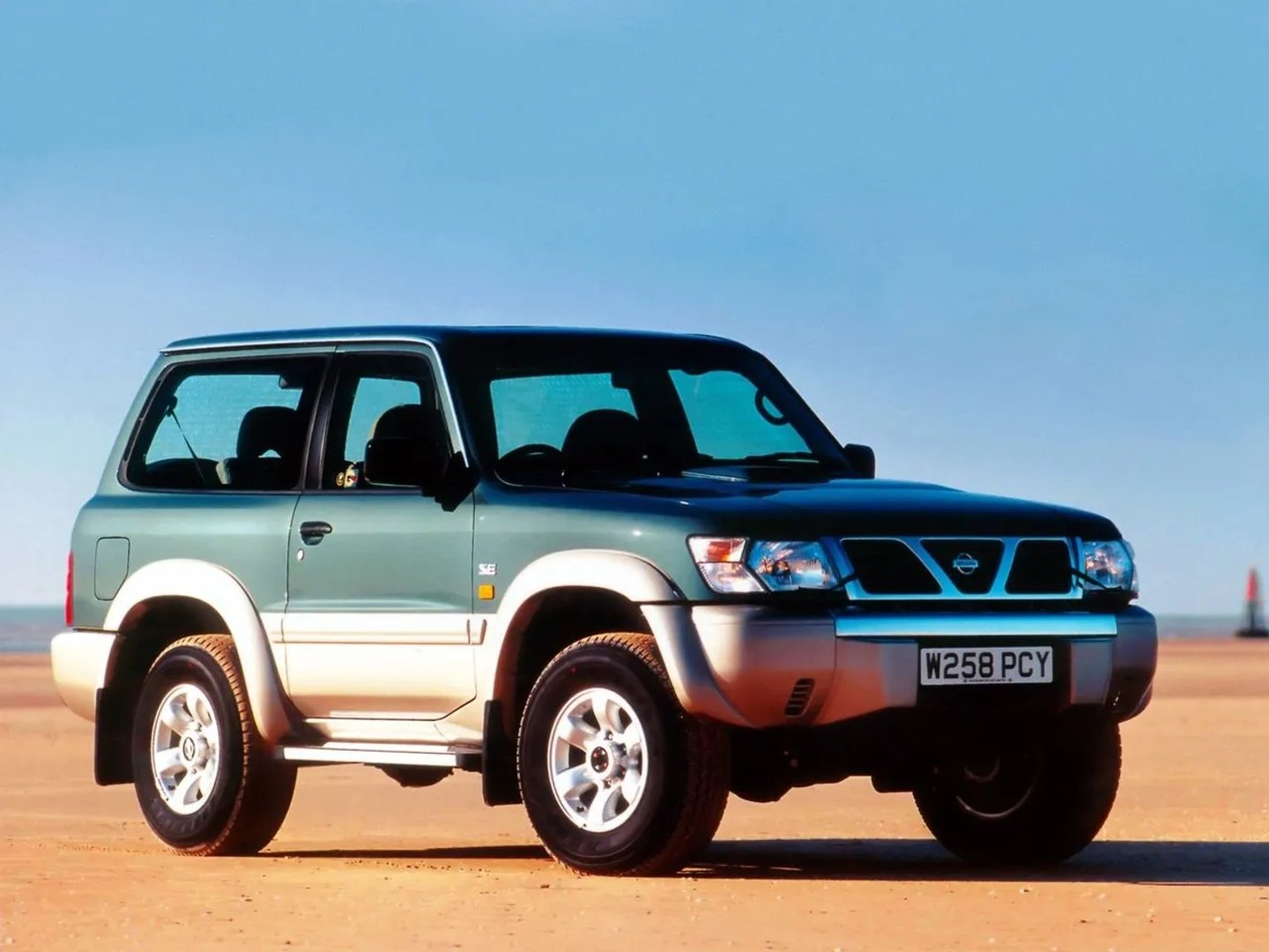 Nissan_Safari_5_generation__SUV_3-doors__1.jpg