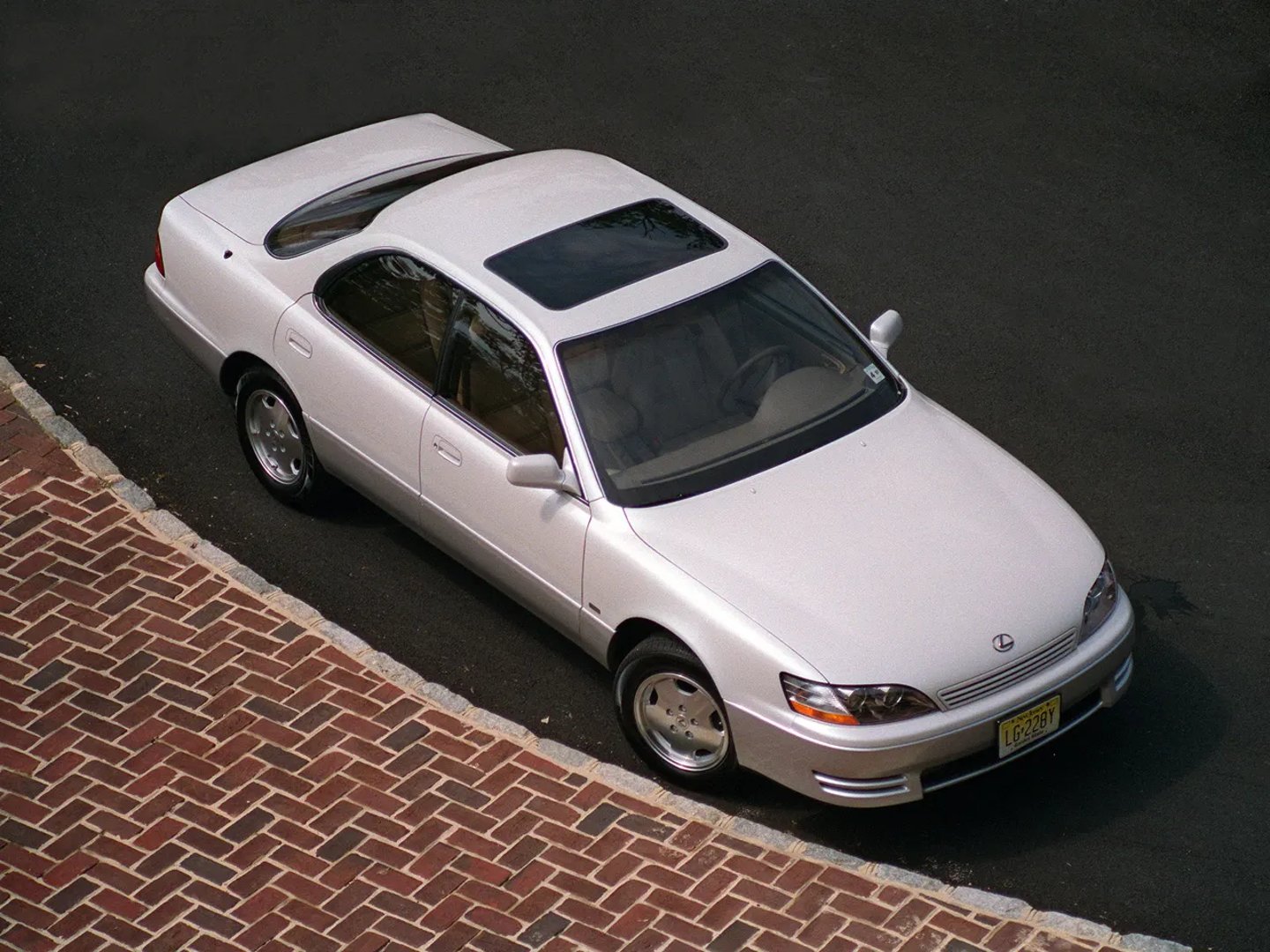 Lexus_ES_2_generation_restyling__Sedan__5.jpg