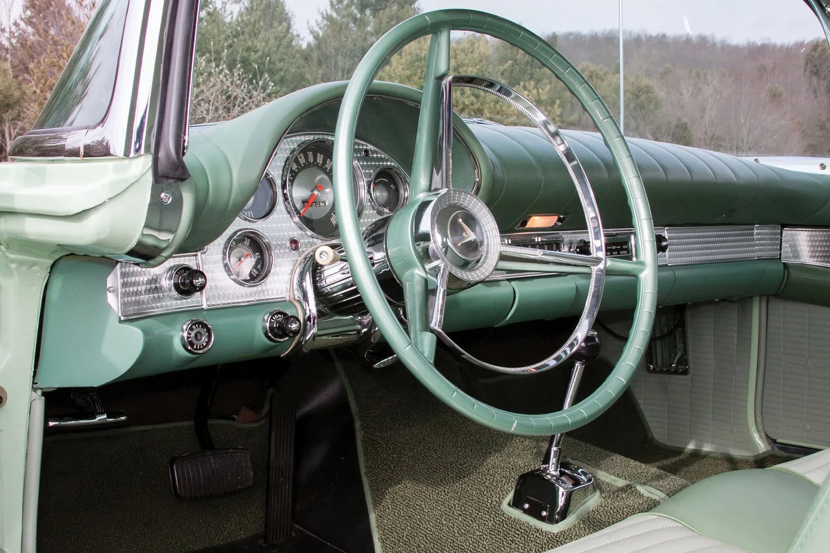Ford_Thunderbird_1_generation__Coupe__10.jpg