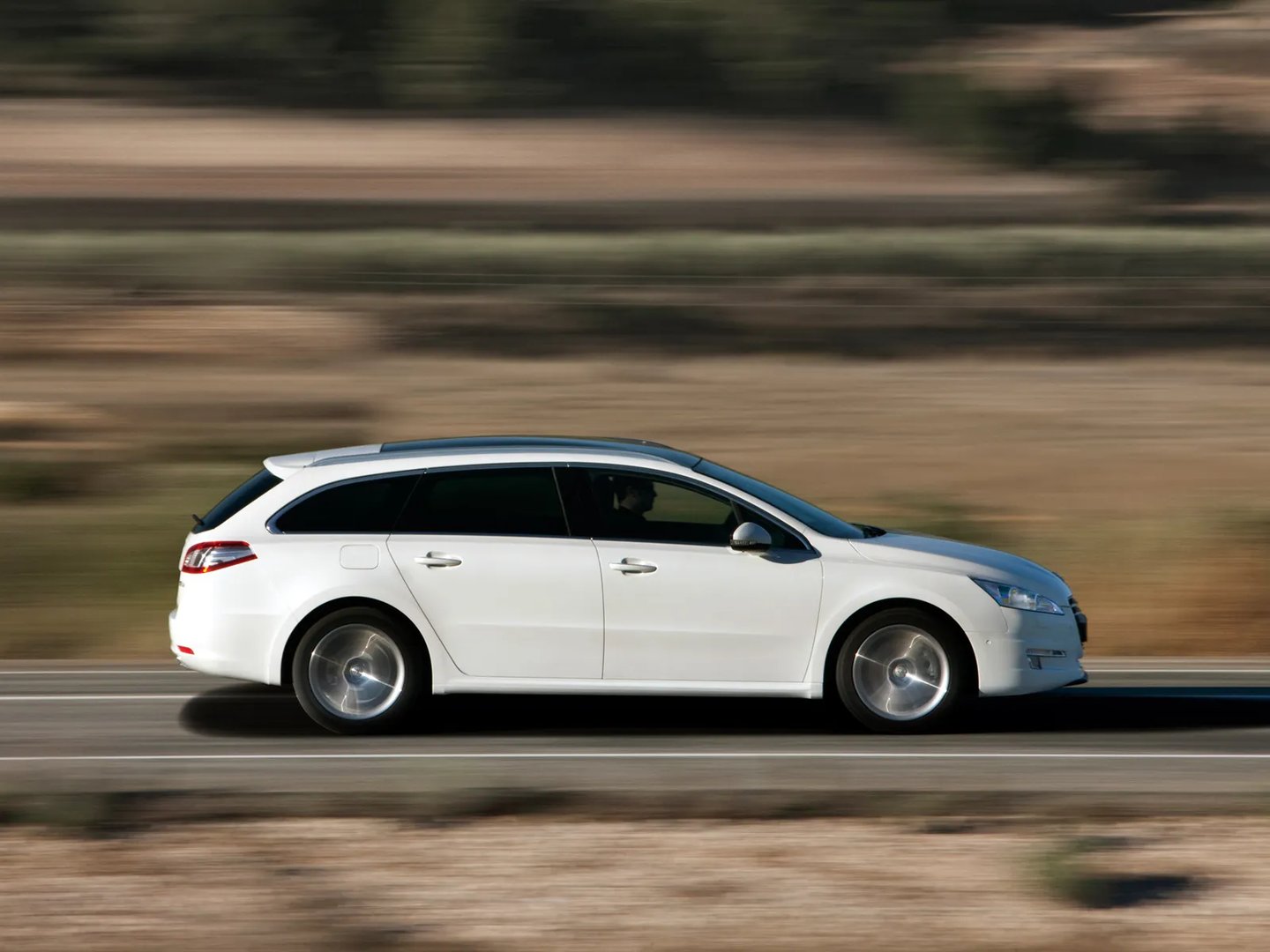 Peugeot_508_1_generation__Estate_5-door__2.jpg