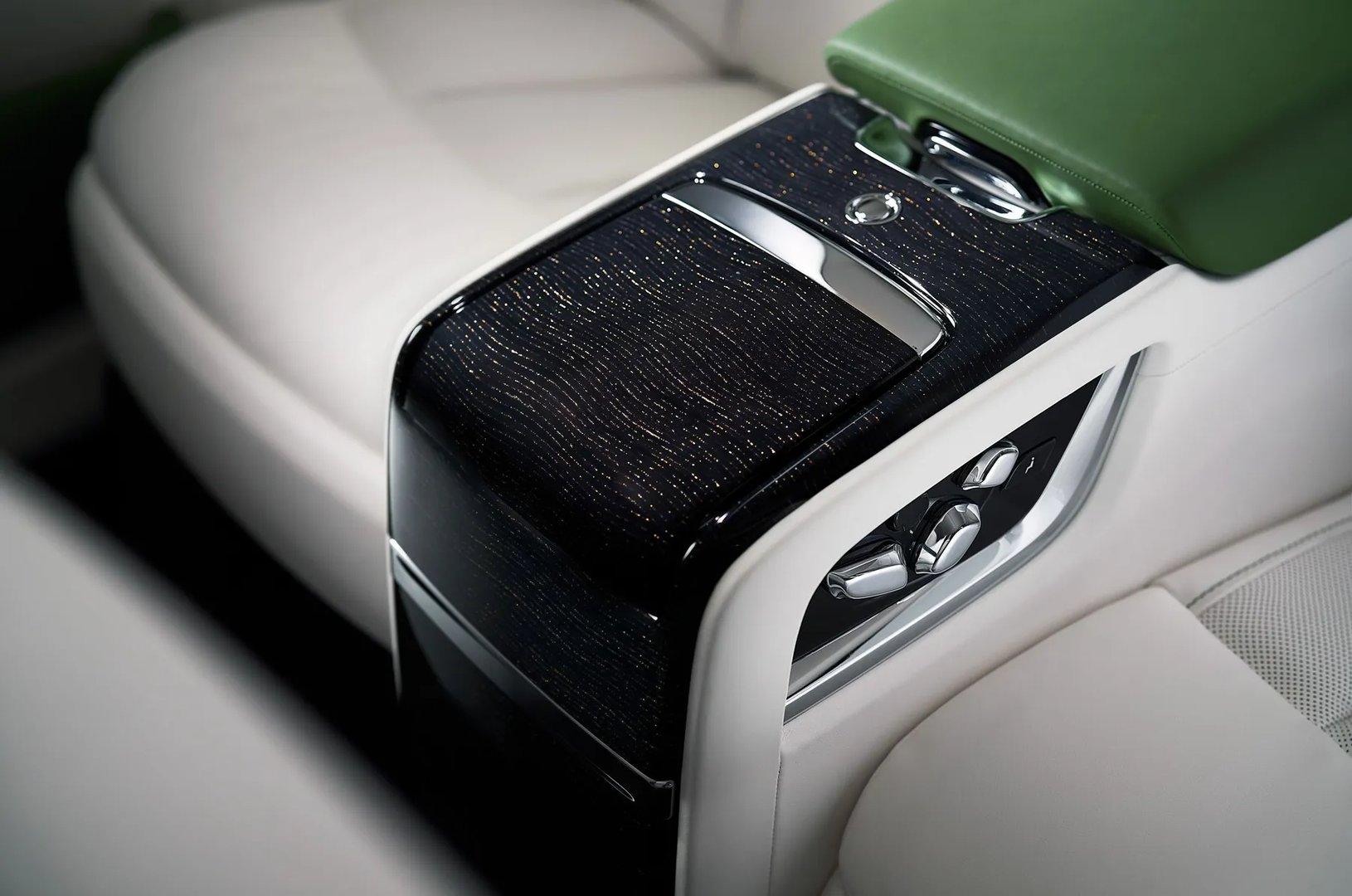Rolls-Royce_Phantom_8_generation_restyling__Sedan_Long__6.jpg